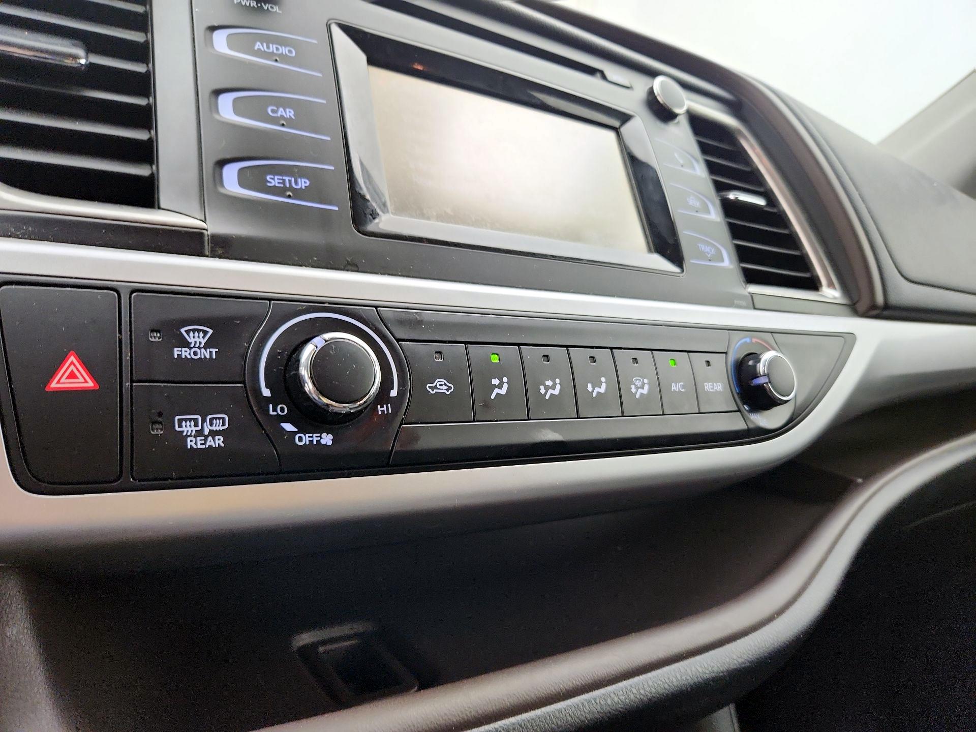 Thumbnail: 2018 Toyota Highlander - 16