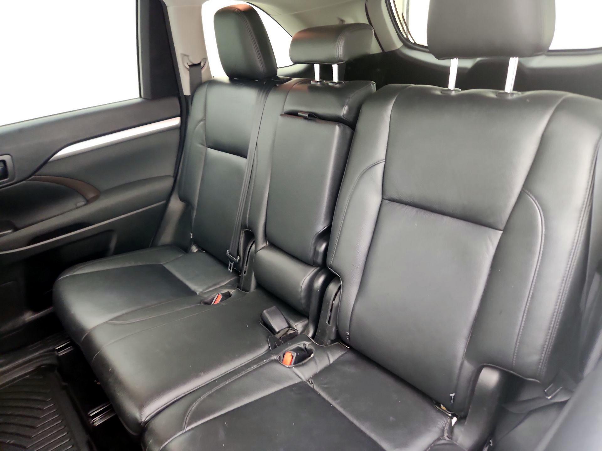 Thumbnail: 2018 Toyota Highlander - 18