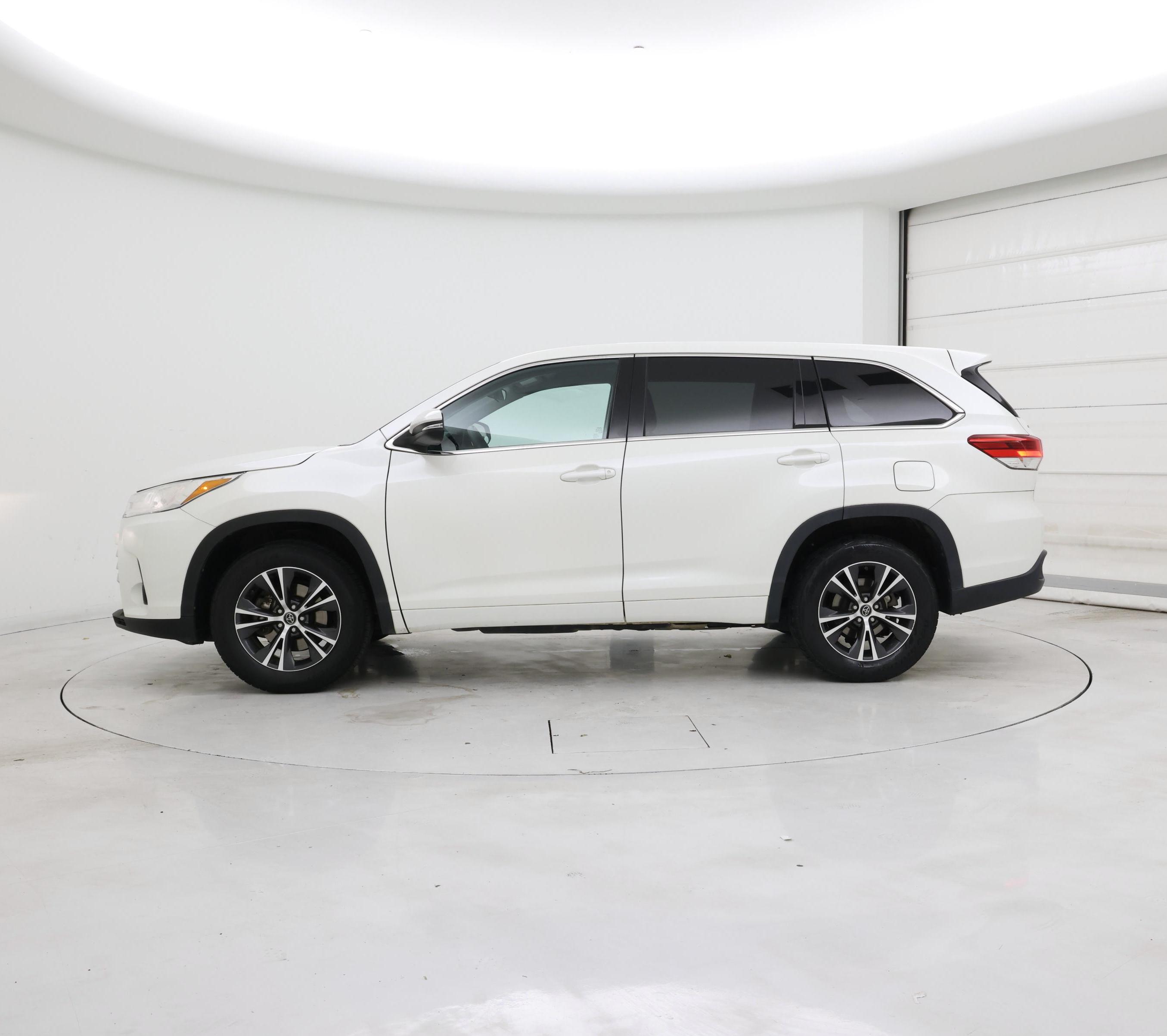 Thumbnail: 2018 Toyota Highlander - 3