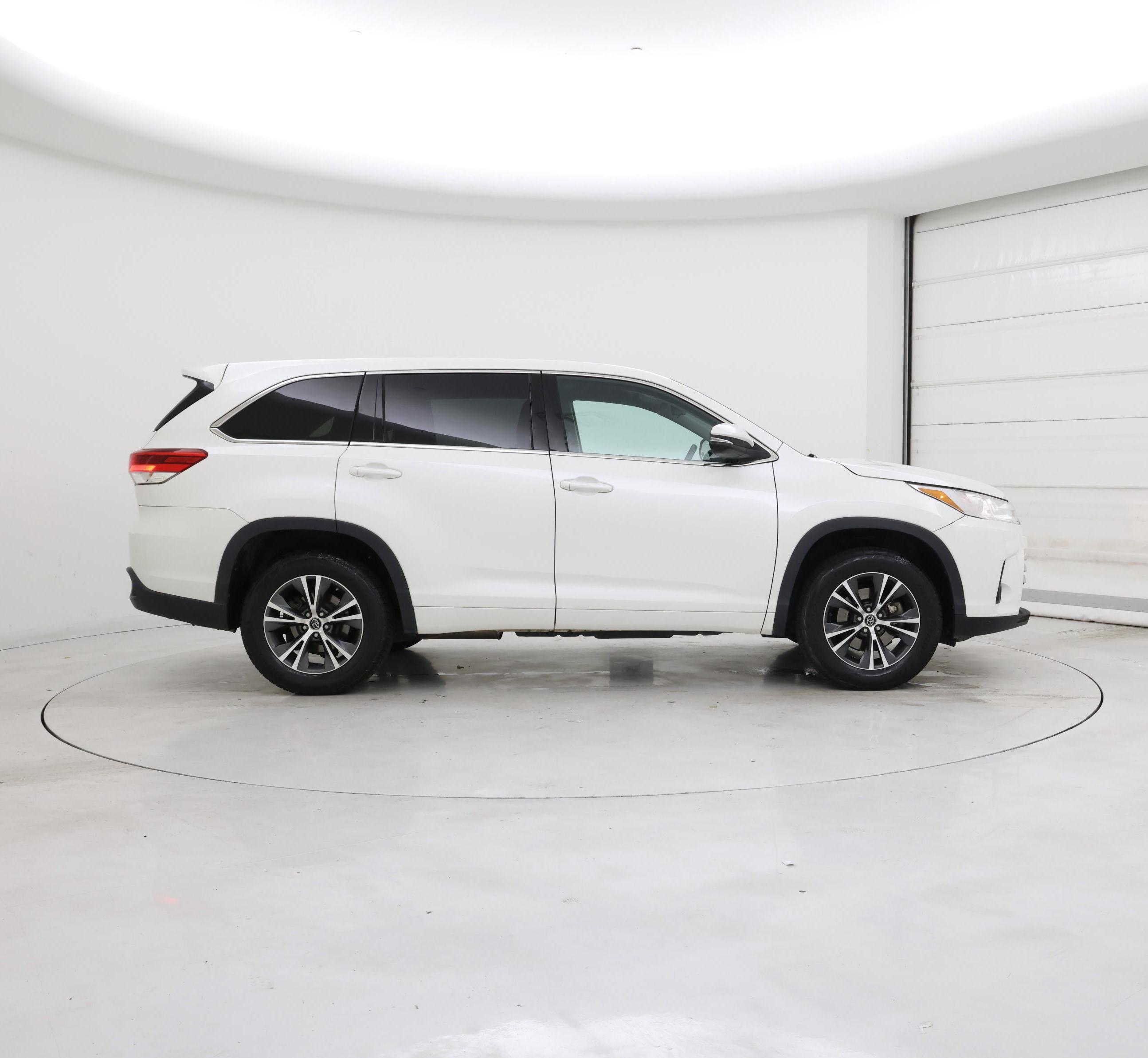 Thumbnail: 2018 Toyota Highlander - 7