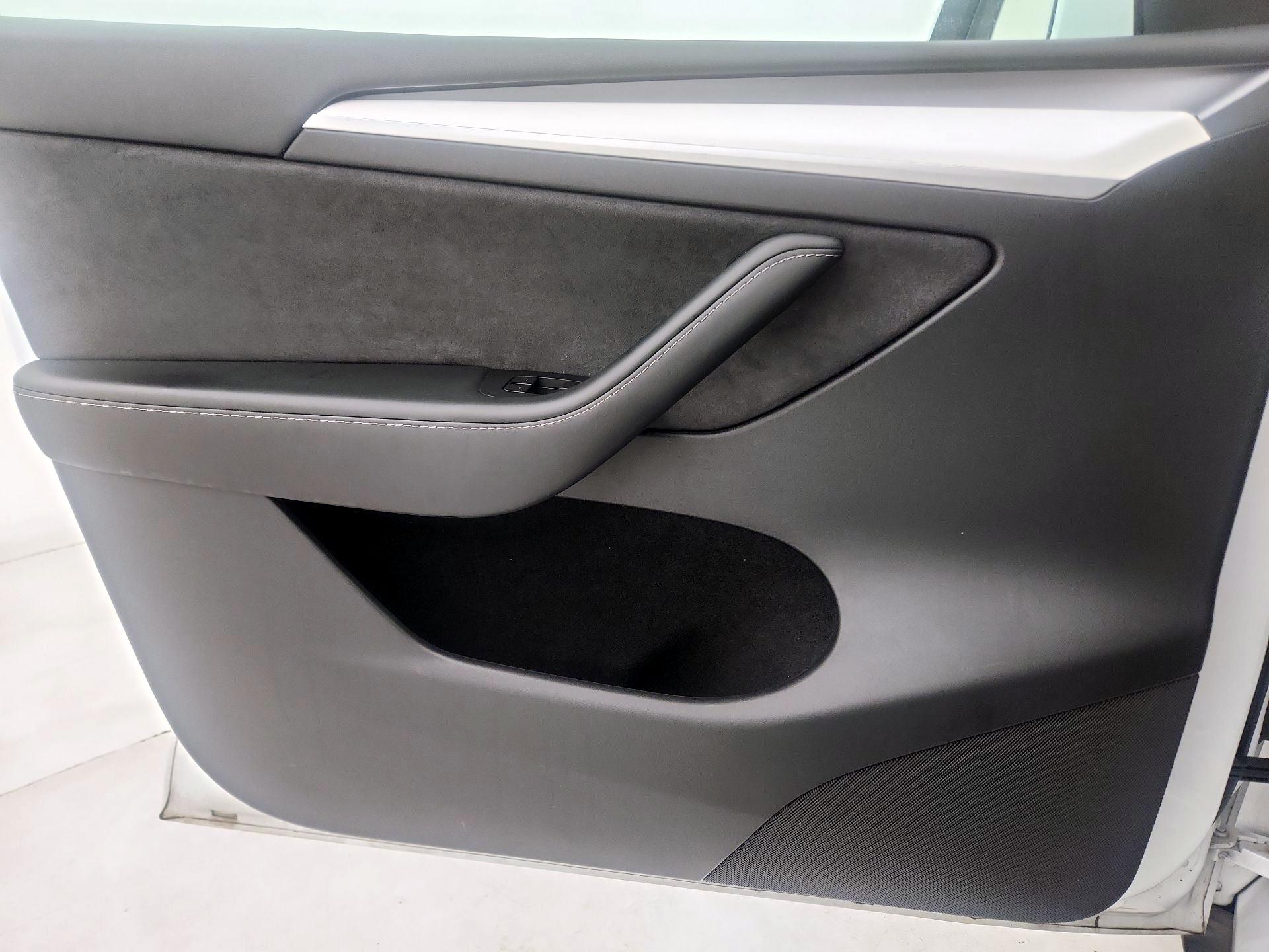 Thumbnail: 2023 Tesla Model Y - 12