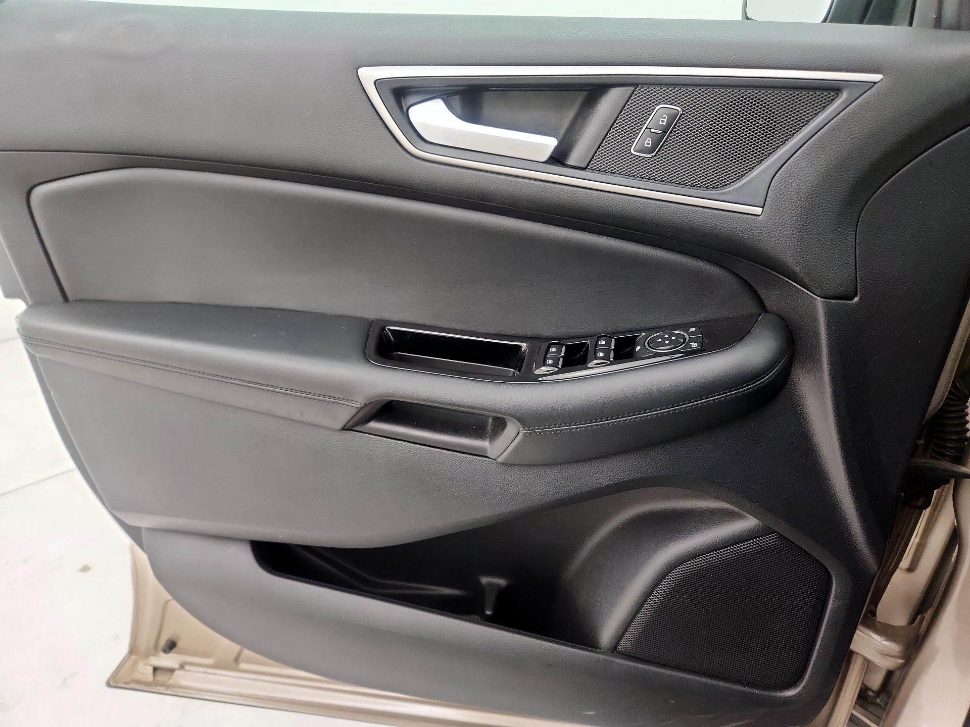 Thumbnail: 2020 Ford Edge - 12