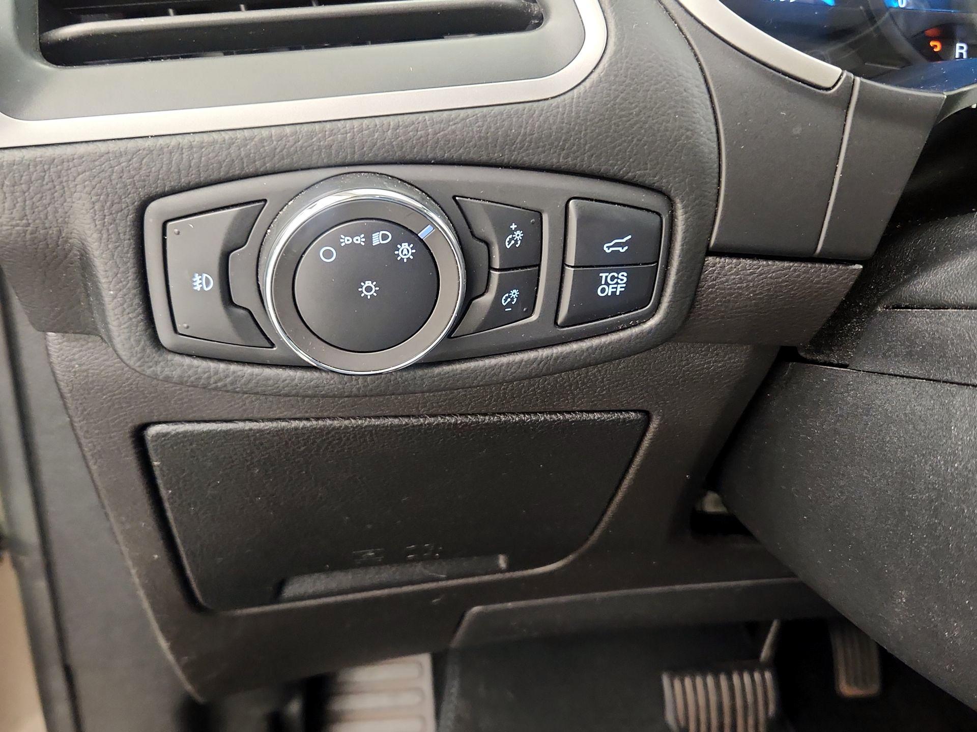 Thumbnail: 2020 Ford Edge - 13