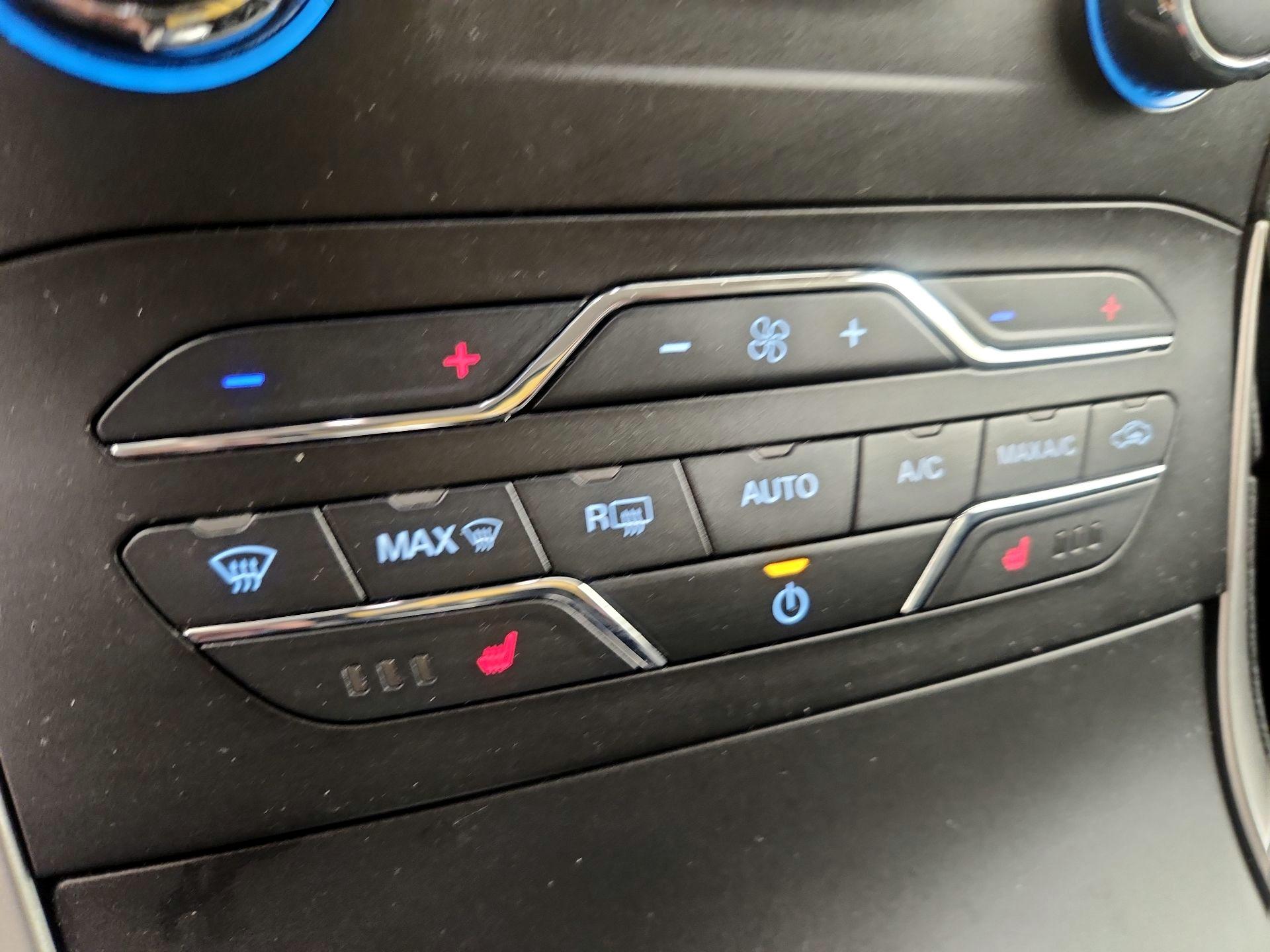 Thumbnail: 2020 Ford Edge - 17