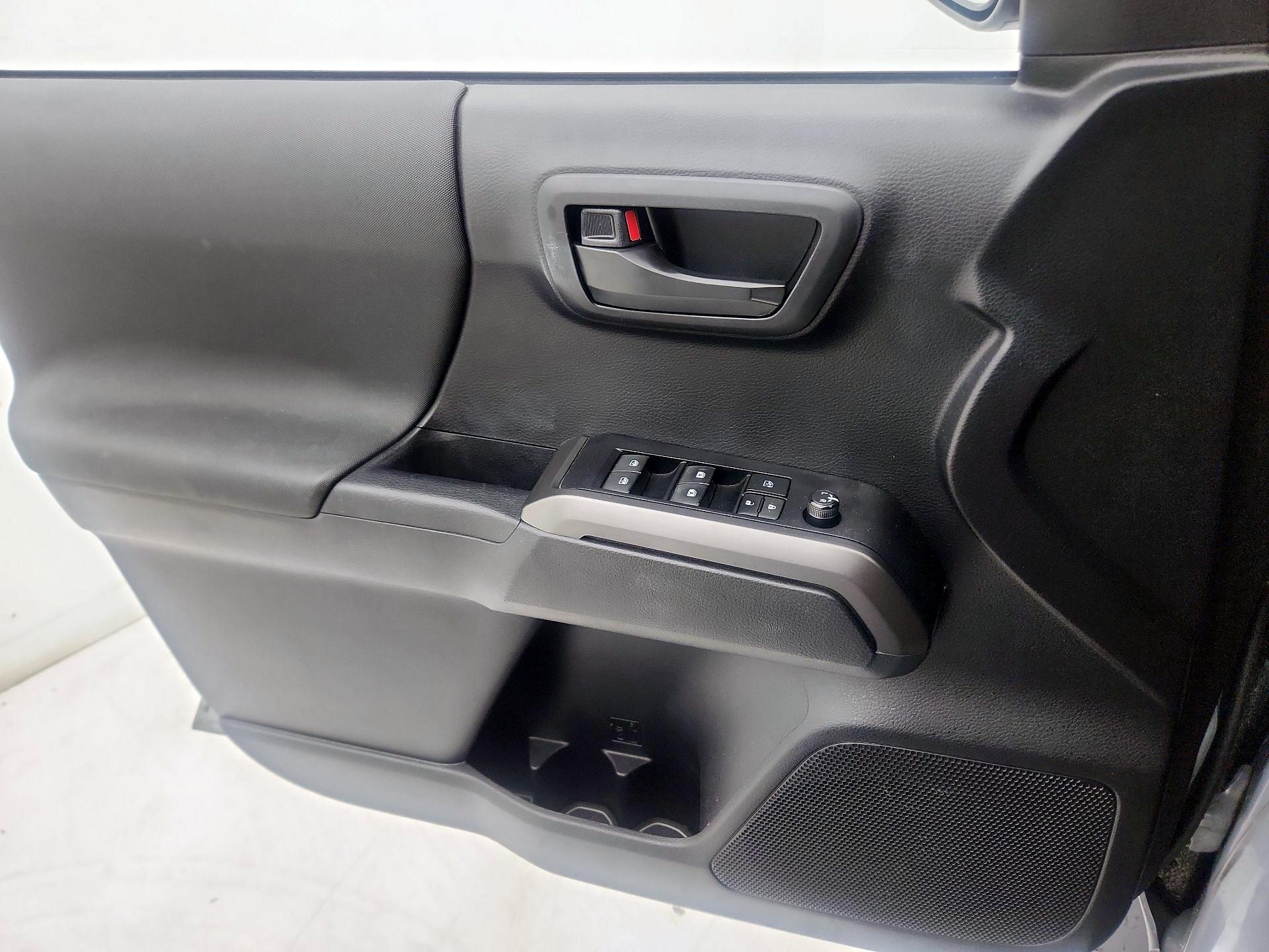 Thumbnail: 2021 Toyota Tacoma - 12