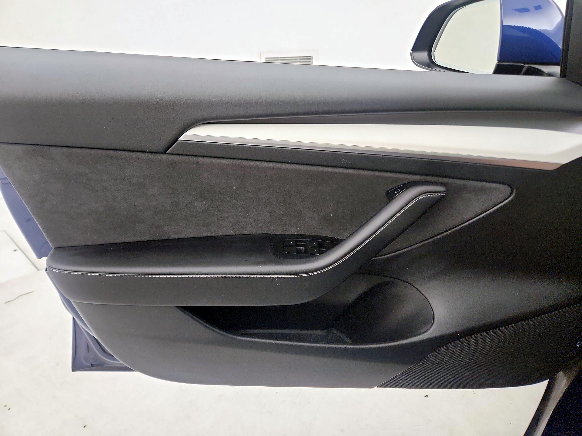 Thumbnail: 2023 Tesla Model 3 - 12