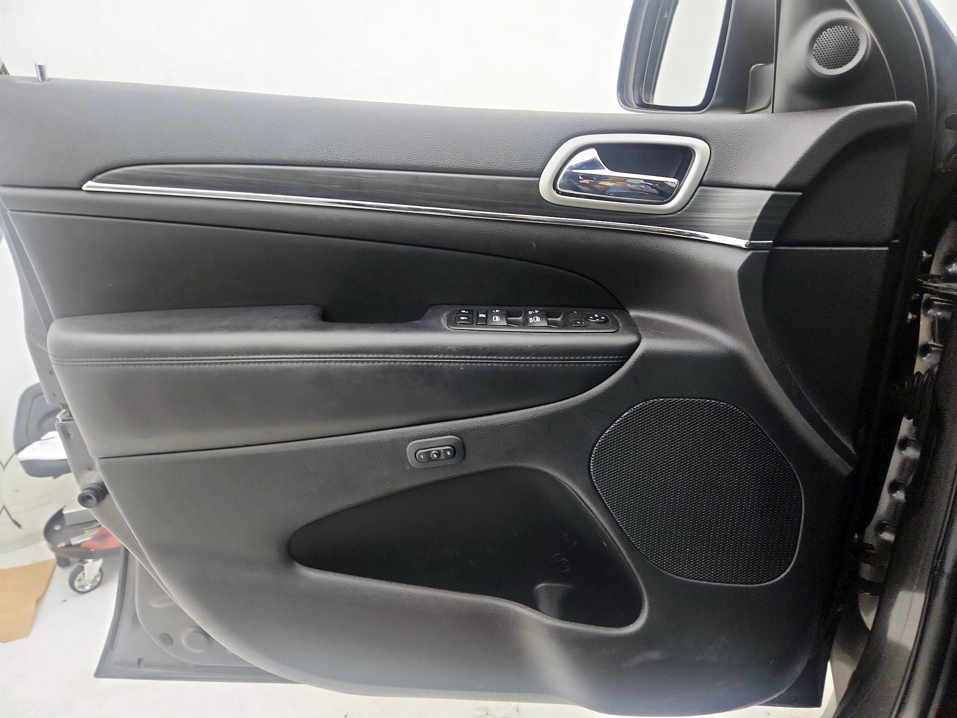 Thumbnail: 2019 Jeep Grand Cherokee - 12
