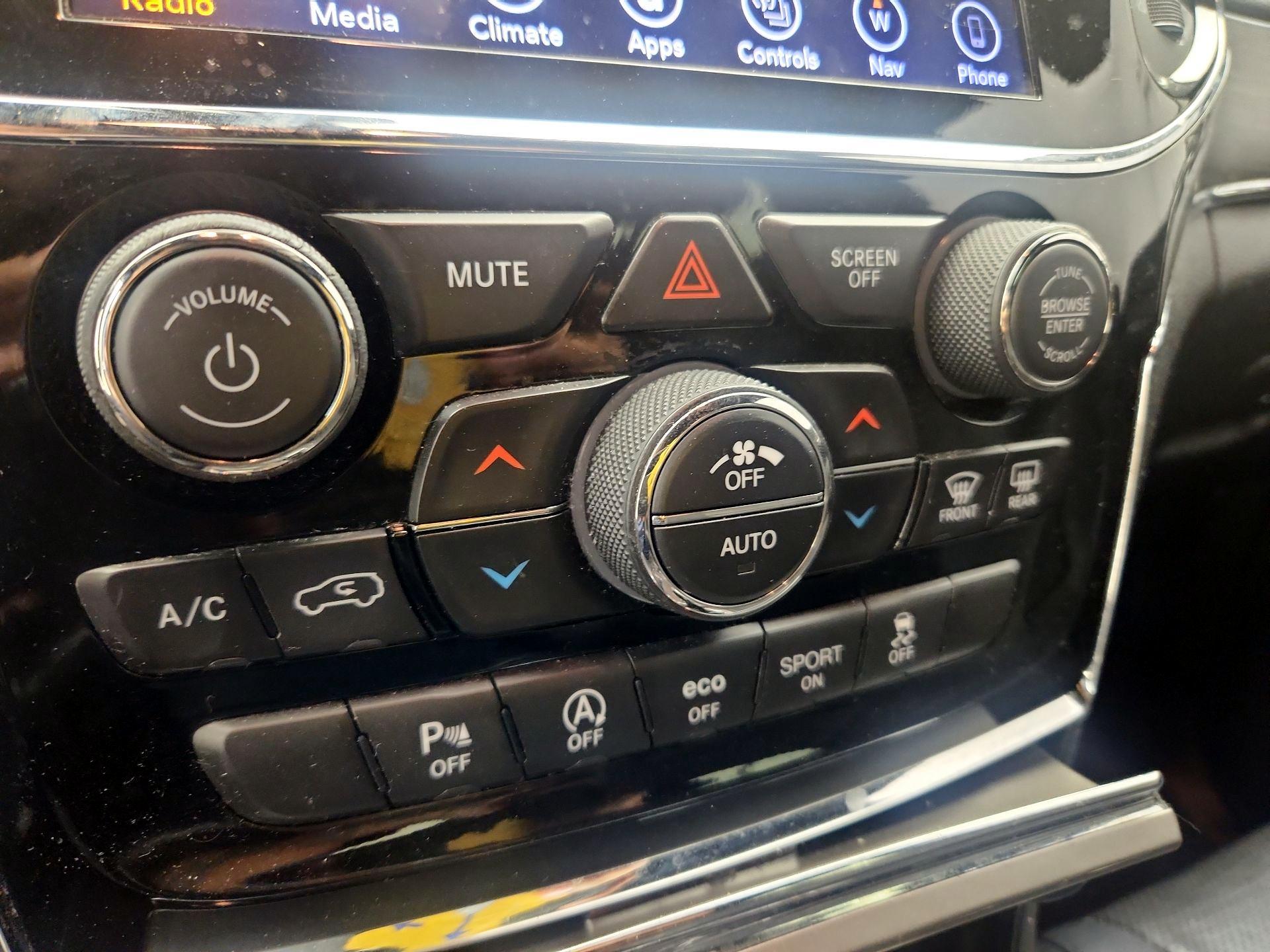 Thumbnail: 2019 Jeep Grand Cherokee - 17