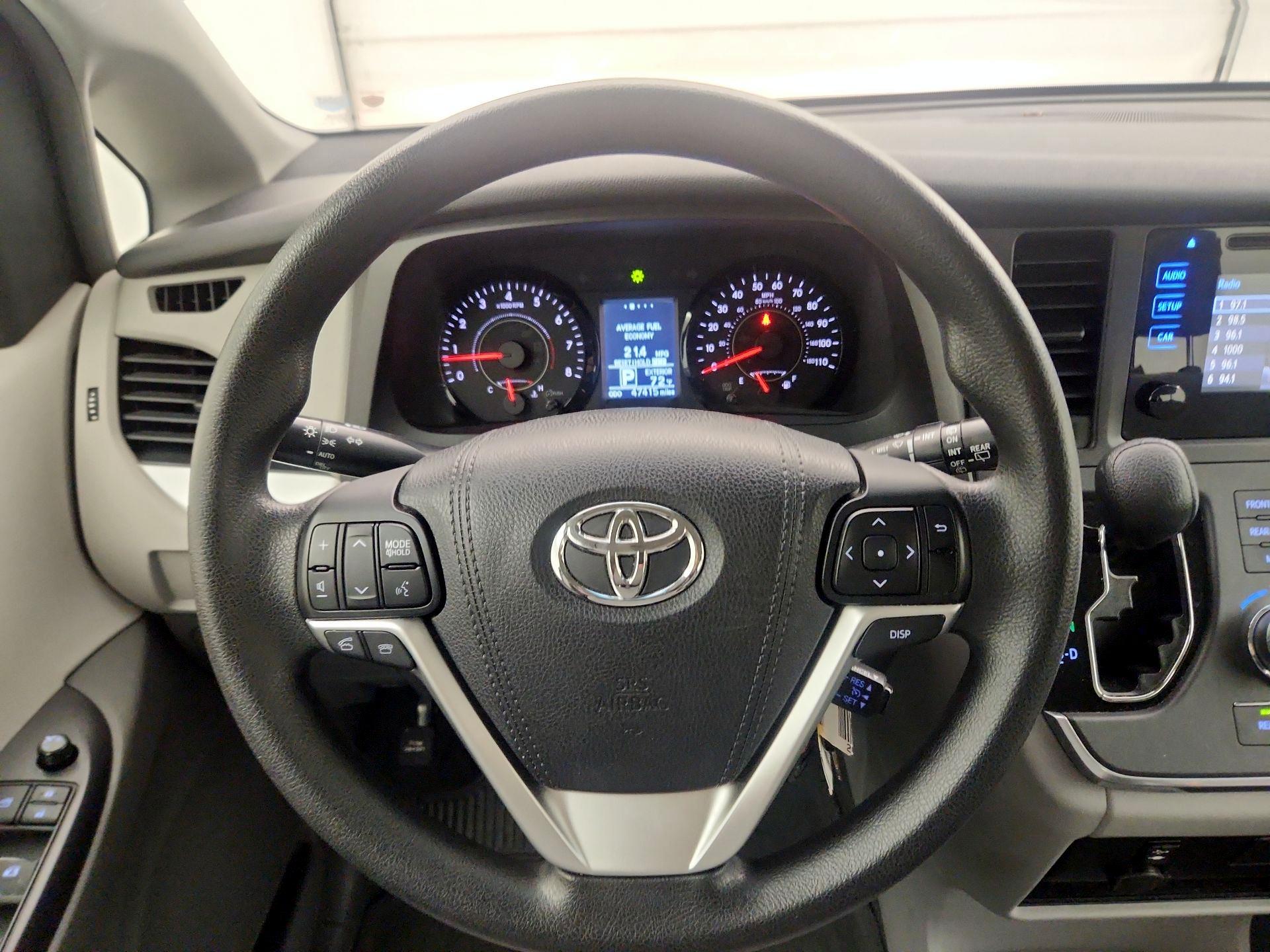 Thumbnail: 2015 Toyota Sienna - 10