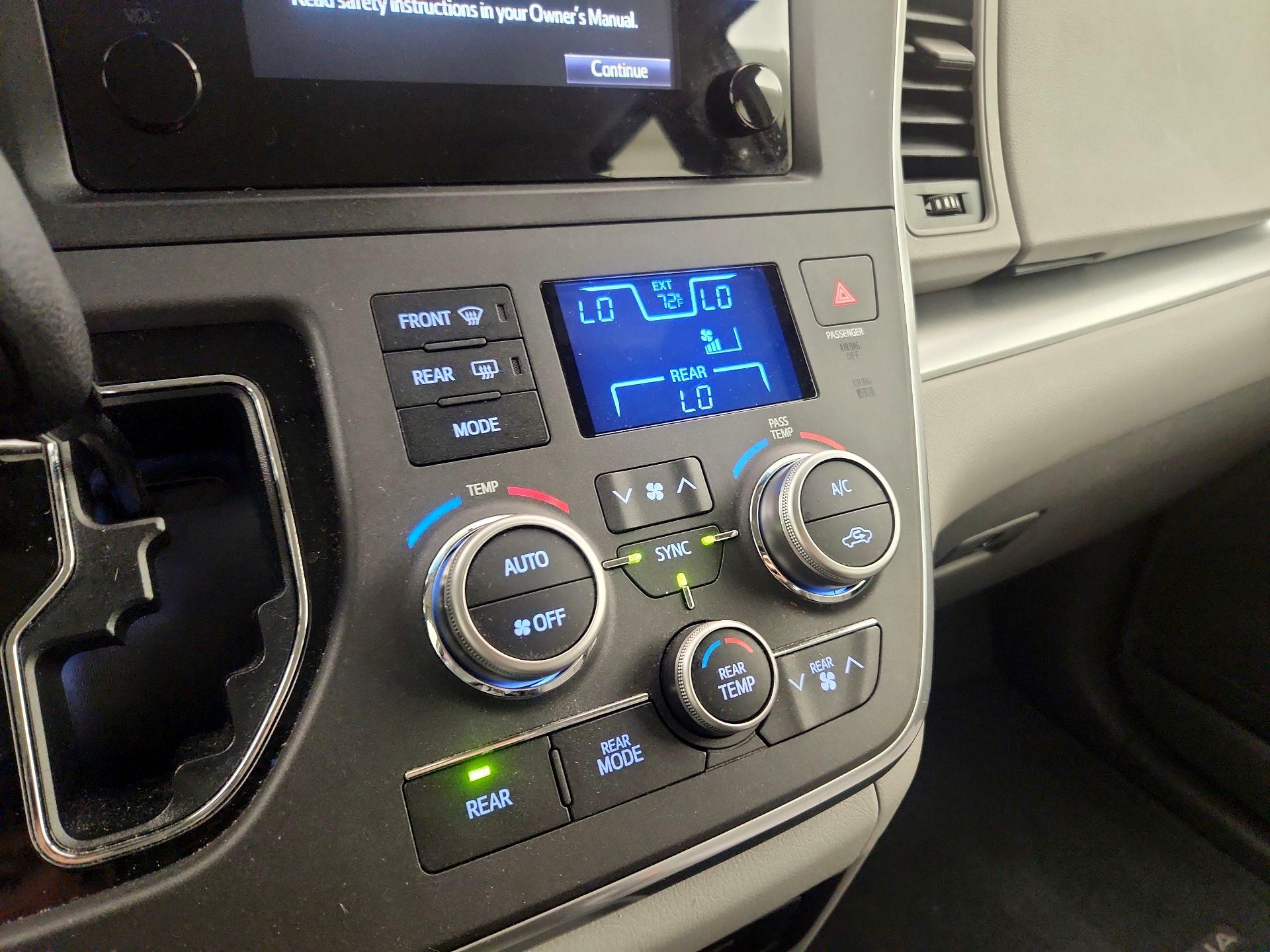 Thumbnail: 2015 Toyota Sienna - 16