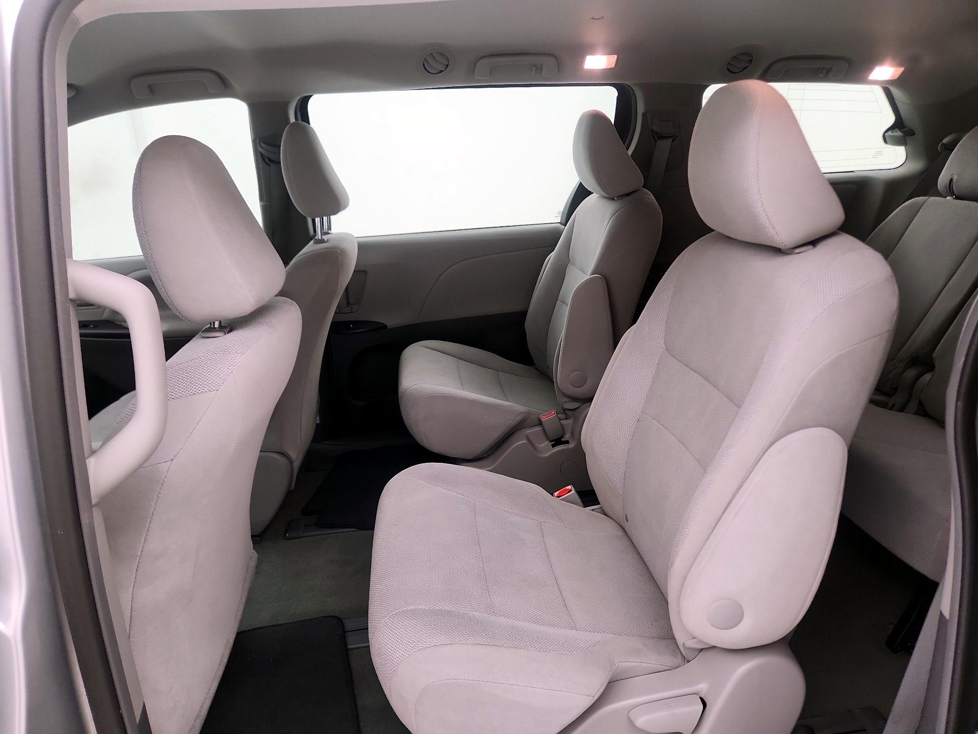 Thumbnail: 2015 Toyota Sienna - 19