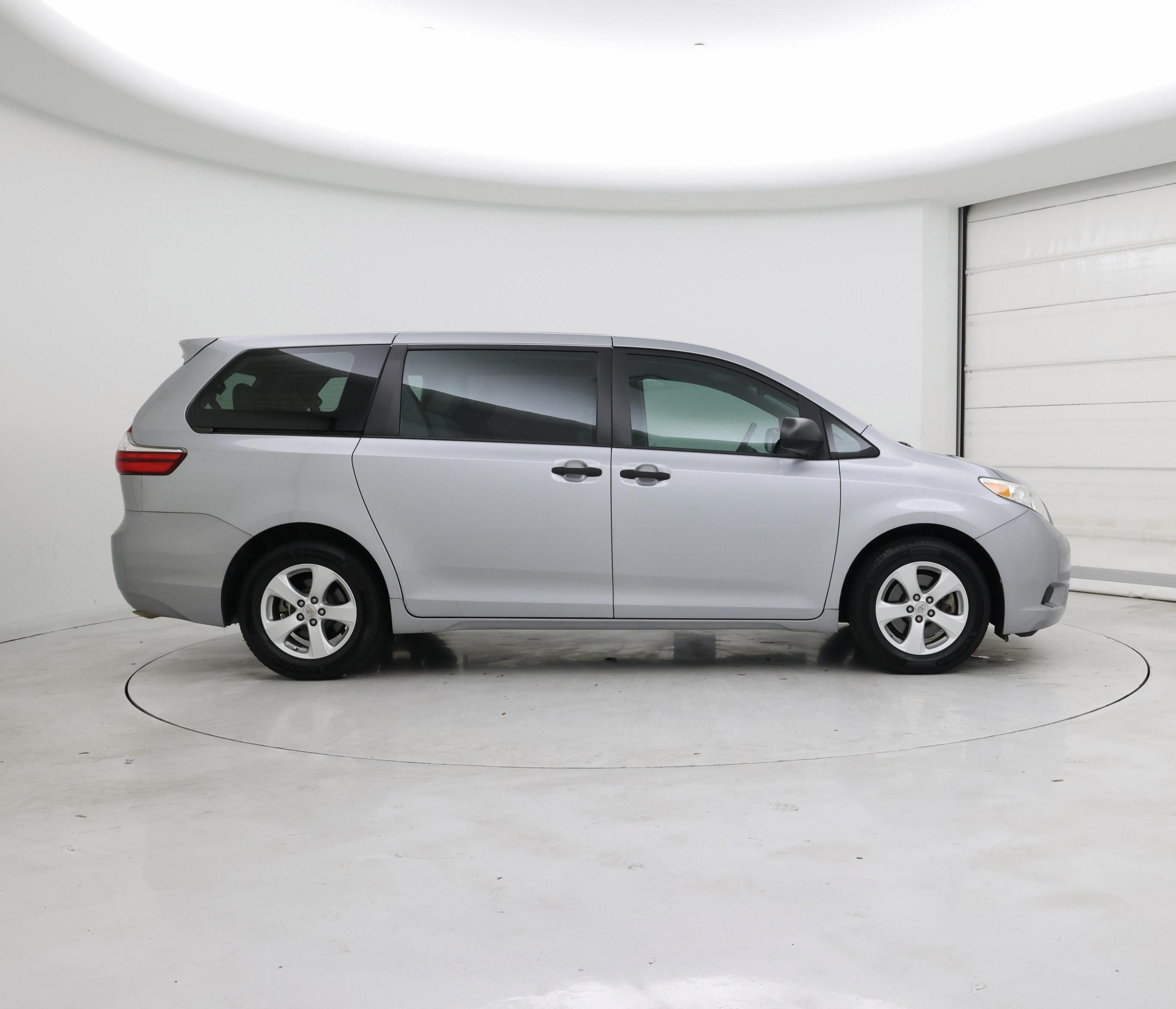 Thumbnail: 2015 Toyota Sienna - 7
