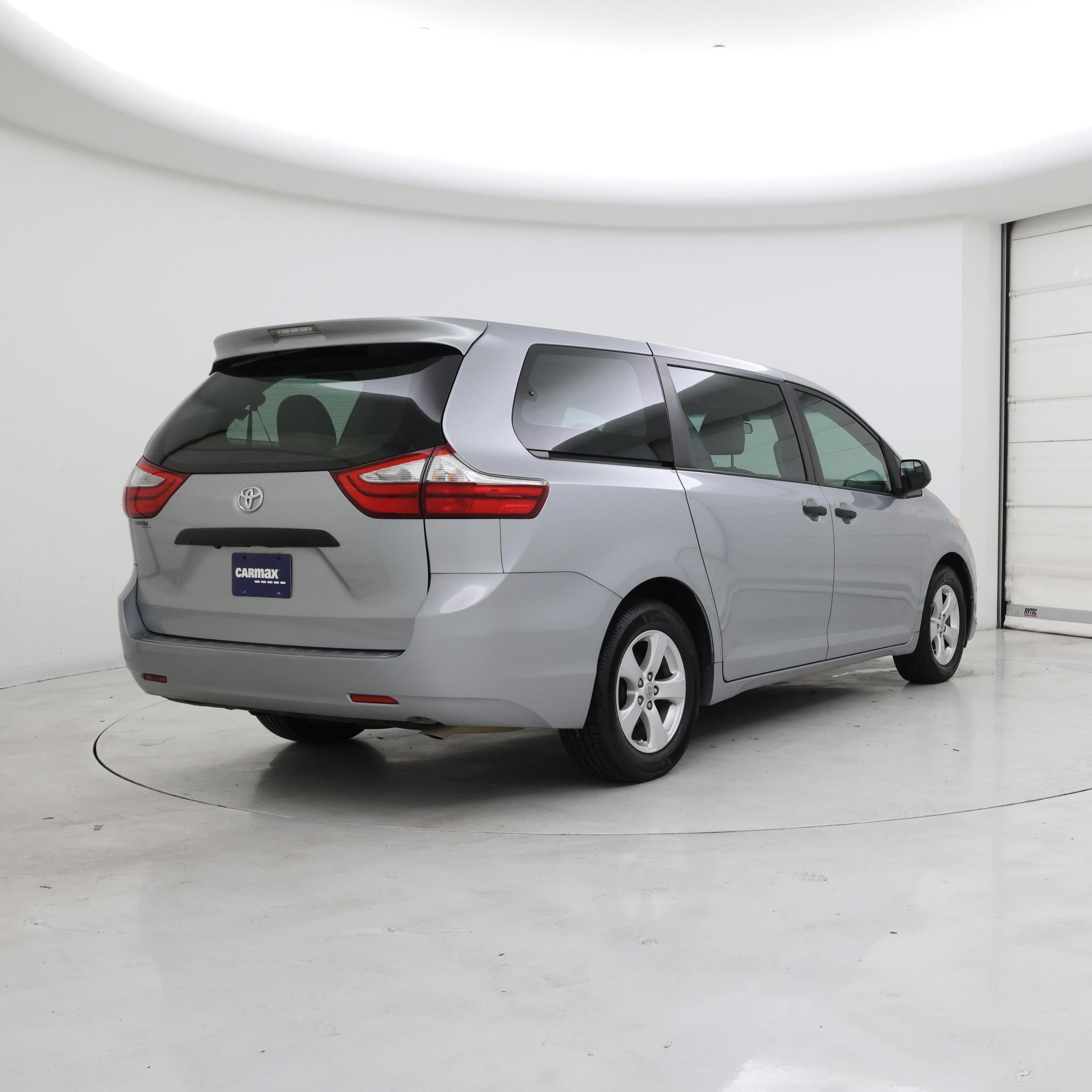 Thumbnail: 2015 Toyota Sienna - 8