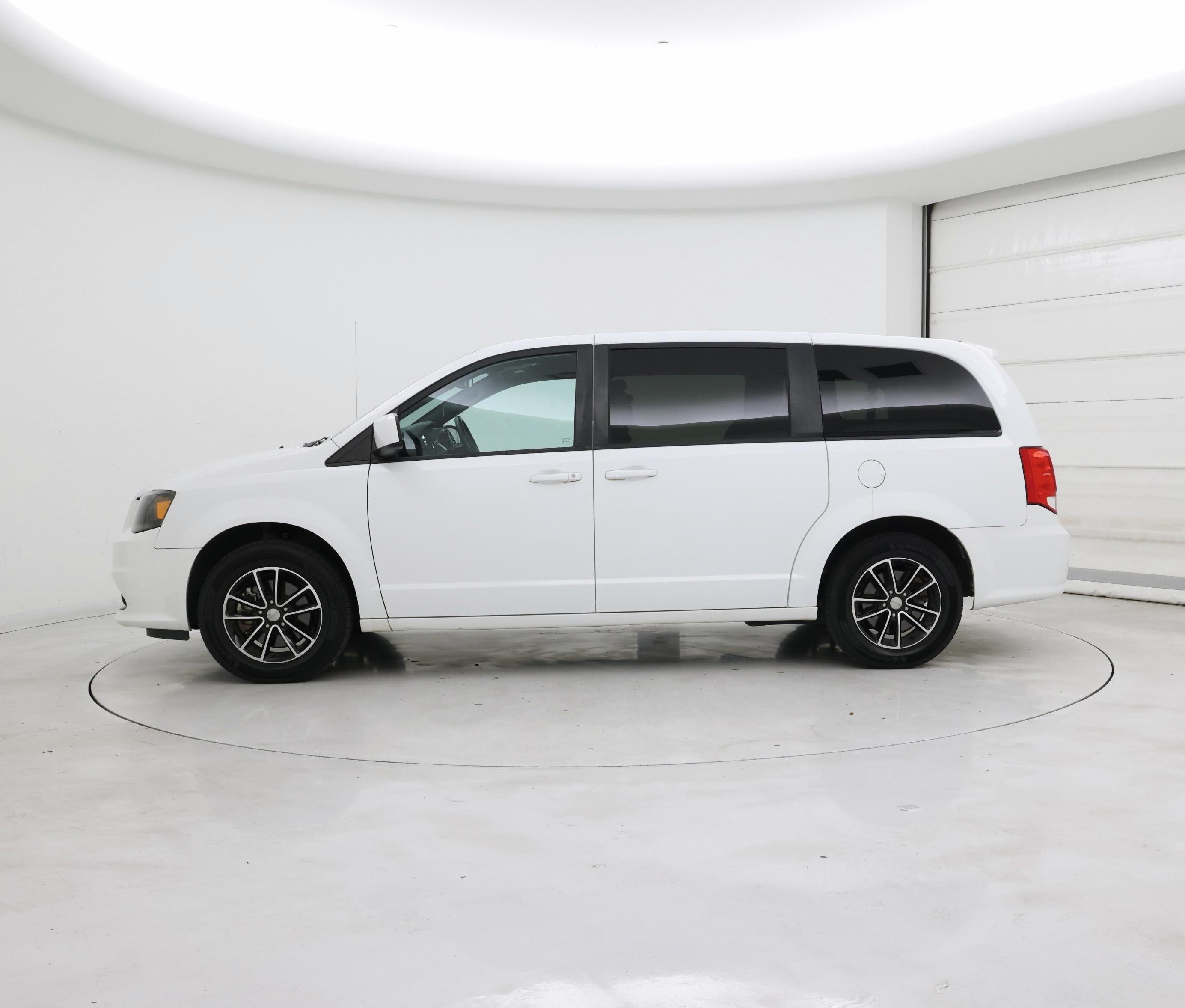 Thumbnail: 2019 Dodge Grand Caravan - 3