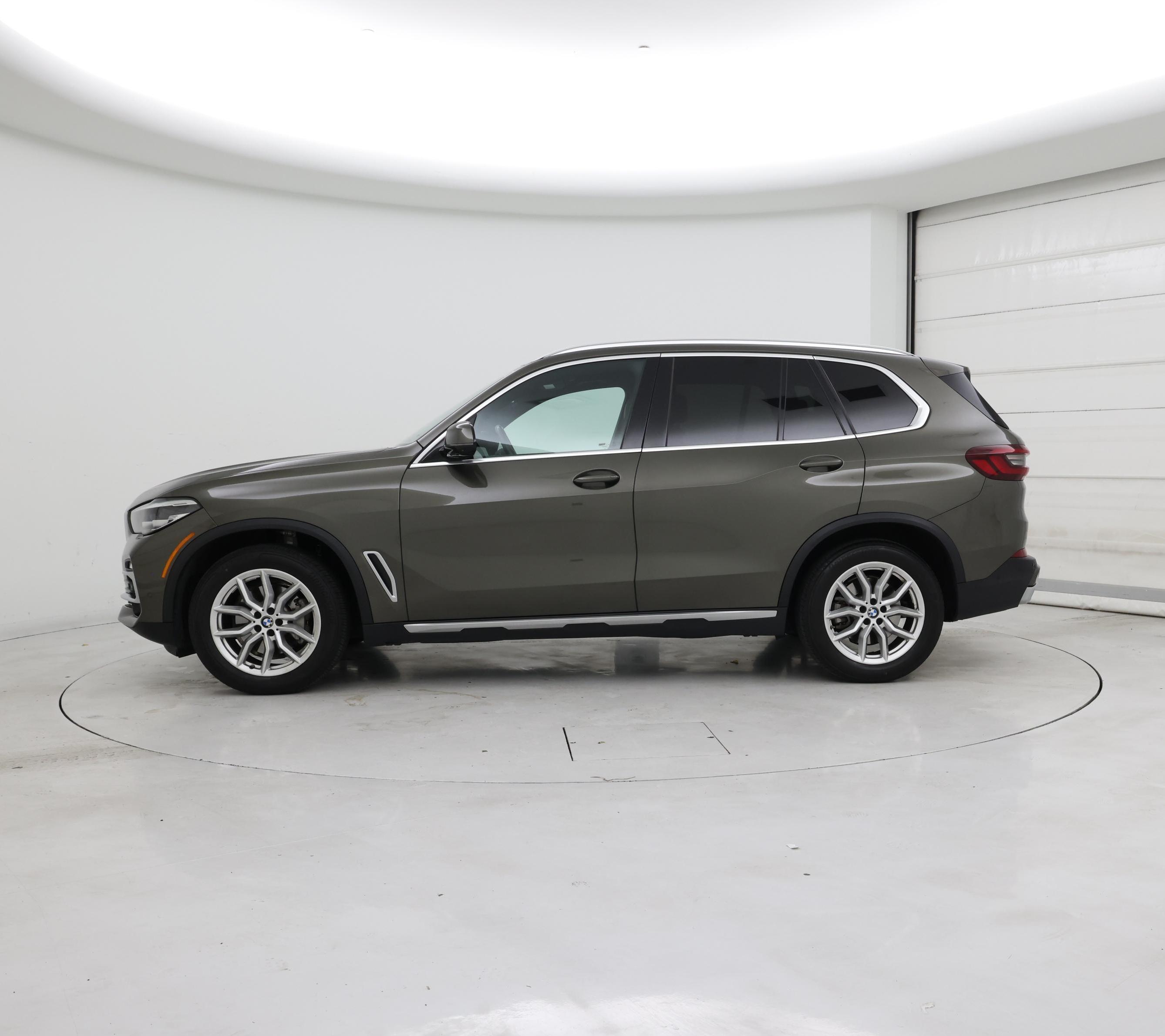 Thumbnail: 2021 BMW X5 - 3