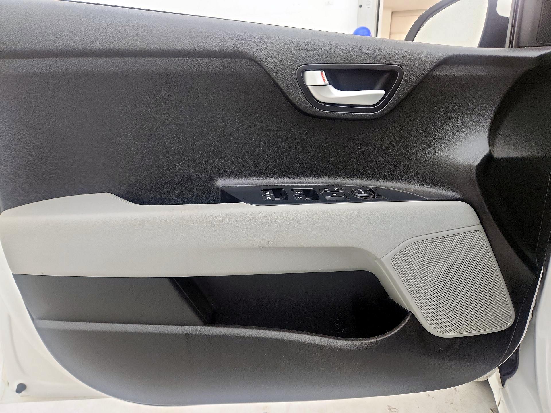 Thumbnail: 2018 Kia Rio - 12