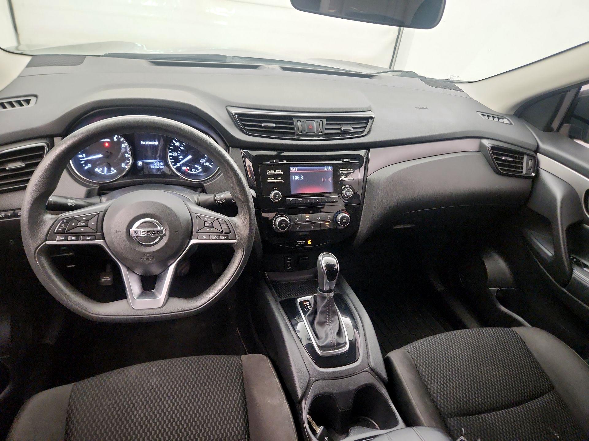 Thumbnail: 2017 Nissan Rogue Sport - 9