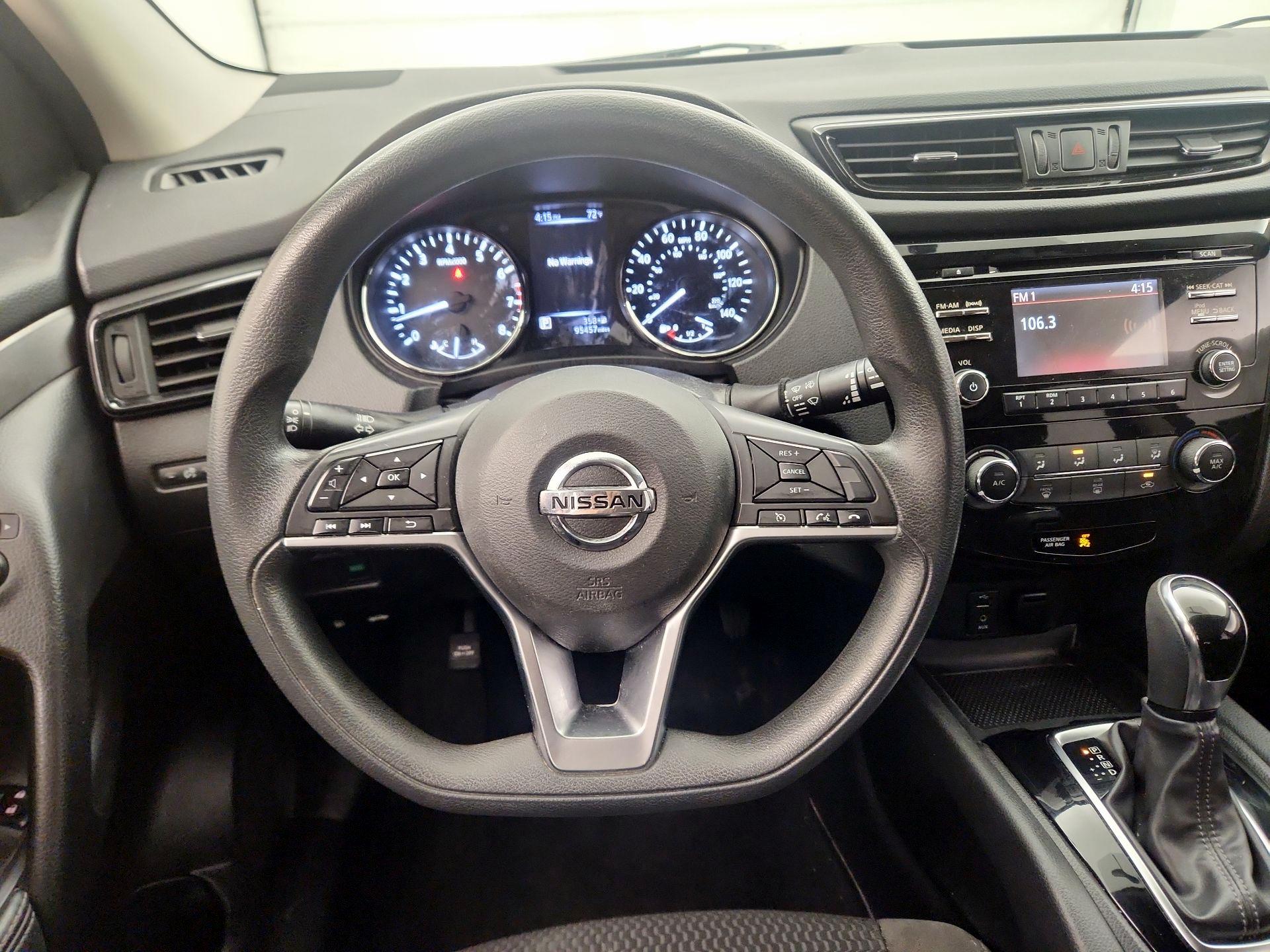 Thumbnail: 2017 Nissan Rogue Sport - 10