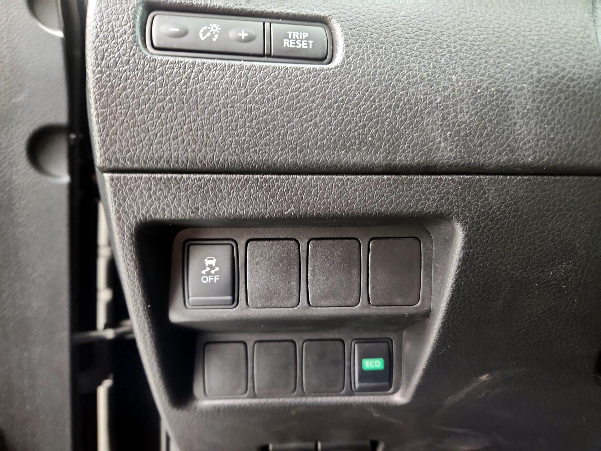 Thumbnail: 2017 Nissan Rogue Sport - 13