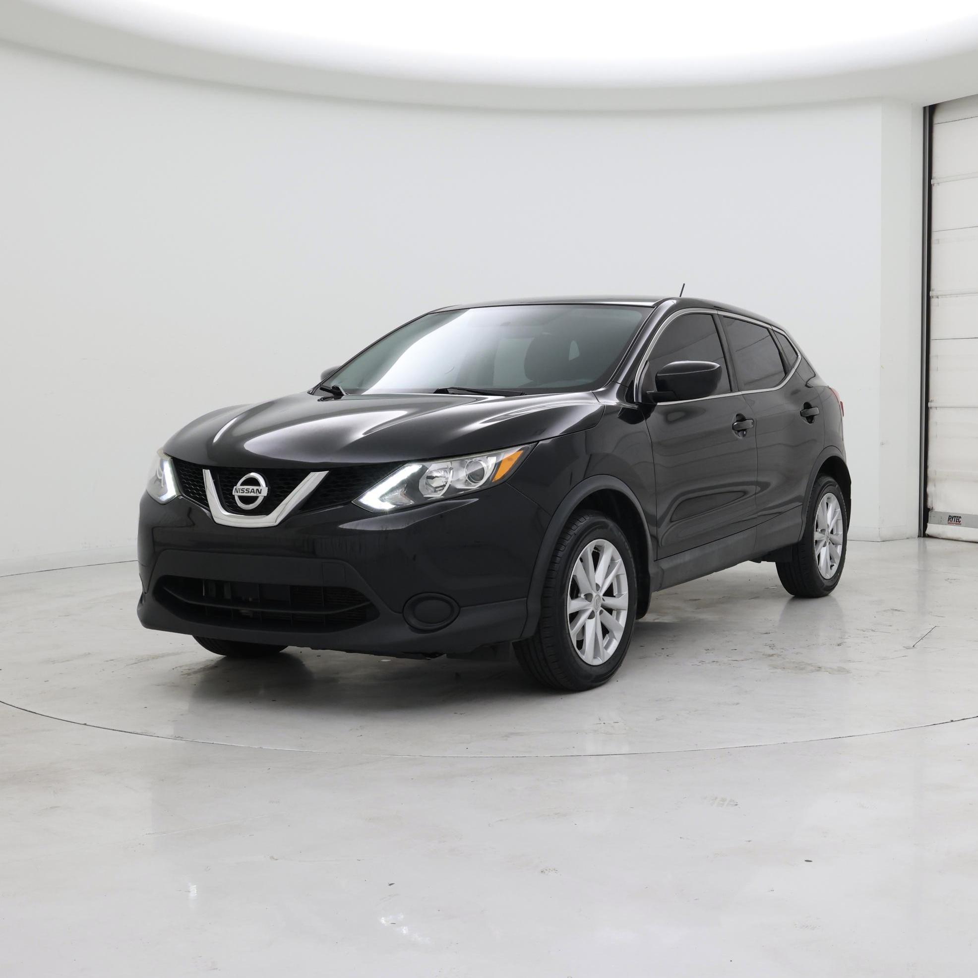 Thumbnail: 2017 Nissan Rogue Sport - 4