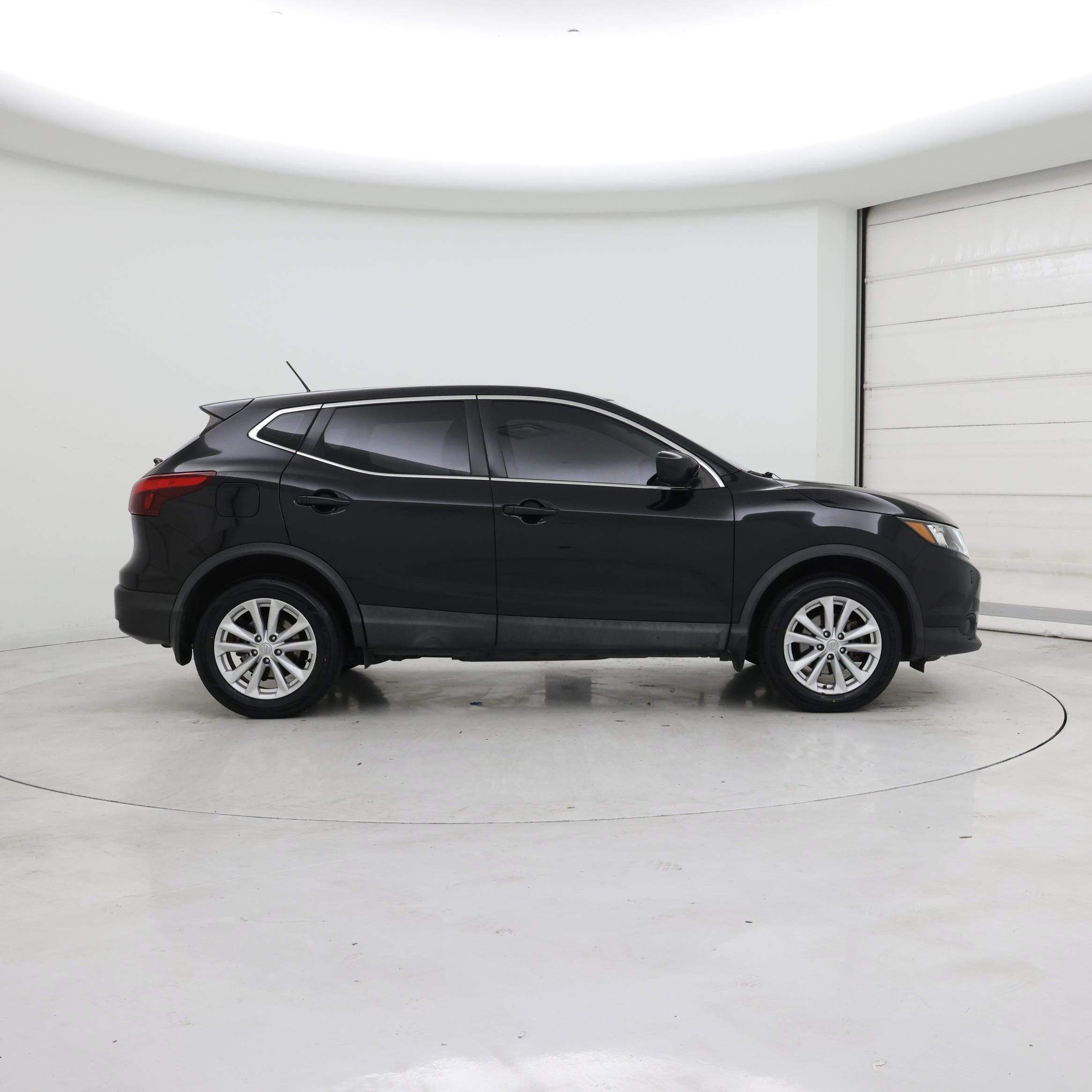 Thumbnail: 2017 Nissan Rogue Sport - 7