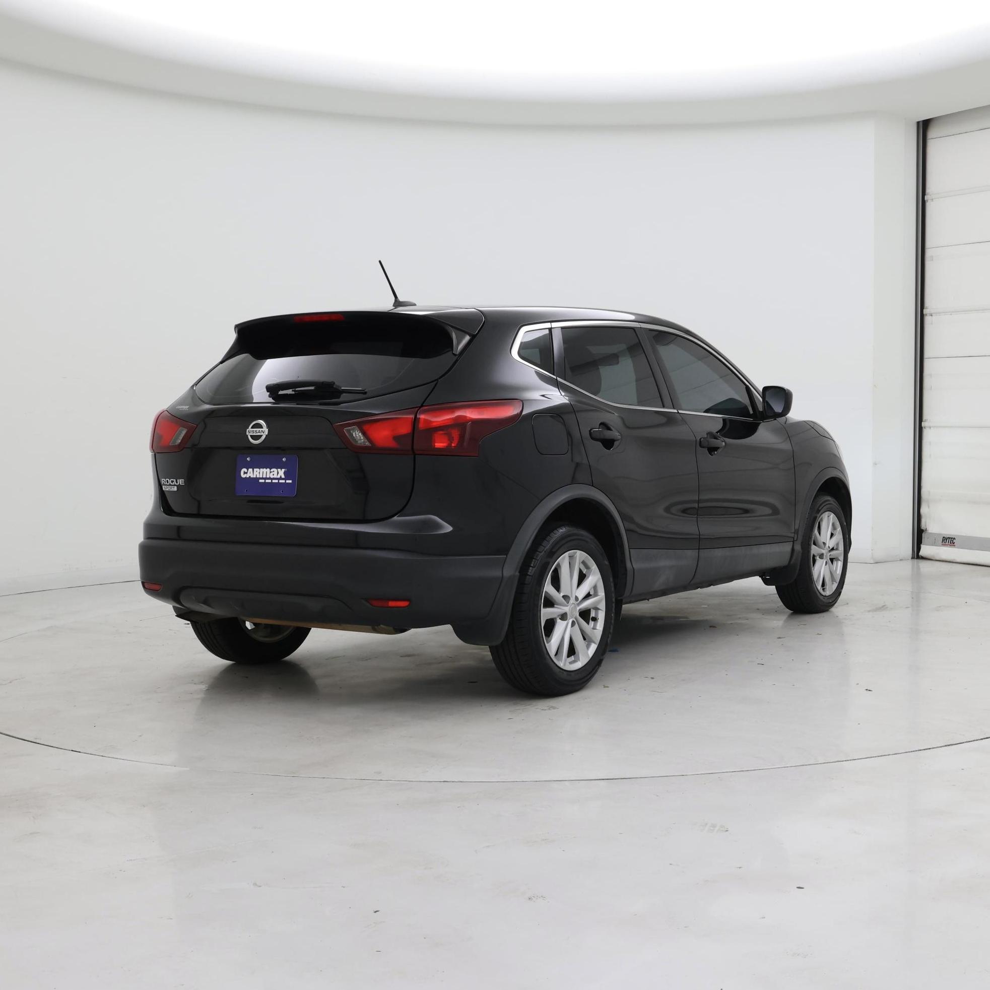 Thumbnail: 2017 Nissan Rogue Sport - 8