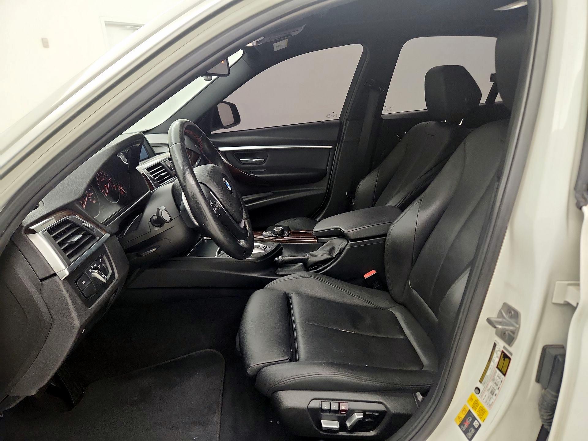 Thumbnail: 2018 BMW 3 Series - 11