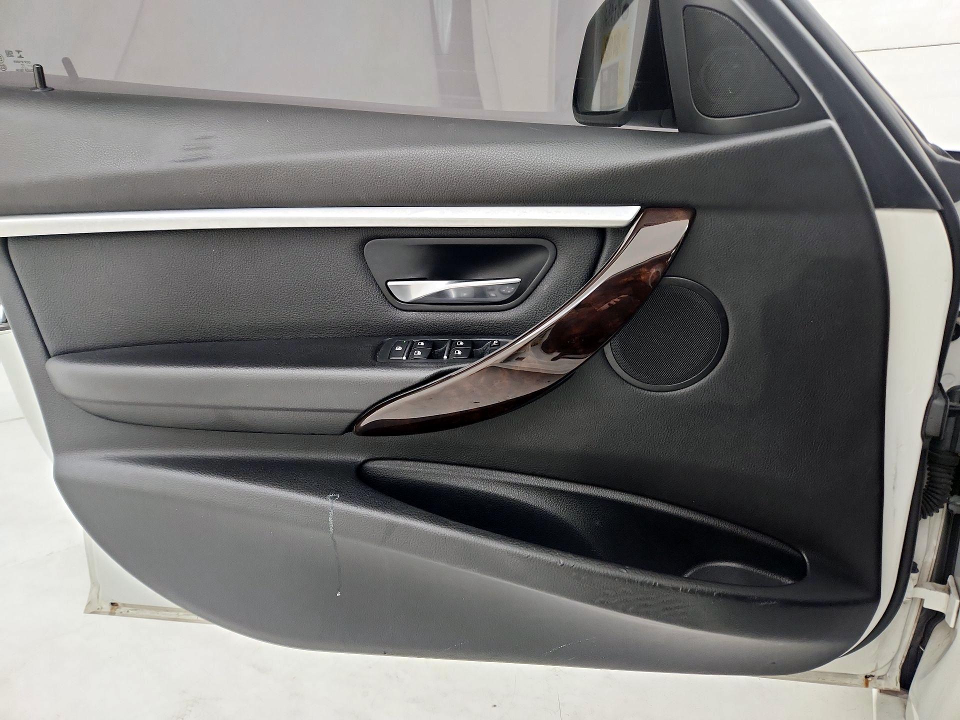 Thumbnail: 2018 BMW 3 Series - 12