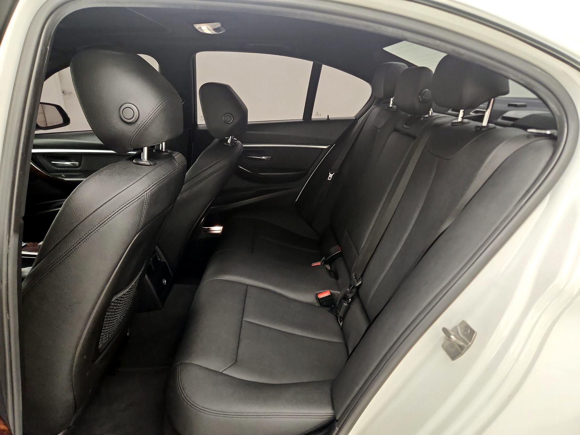 Thumbnail: 2018 BMW 3 Series - 19