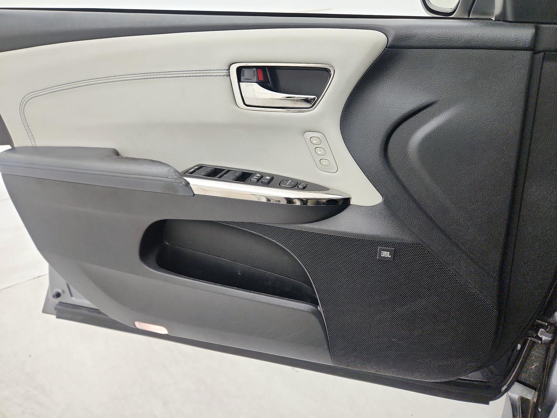 Thumbnail: 2015 Toyota Avalon - 12