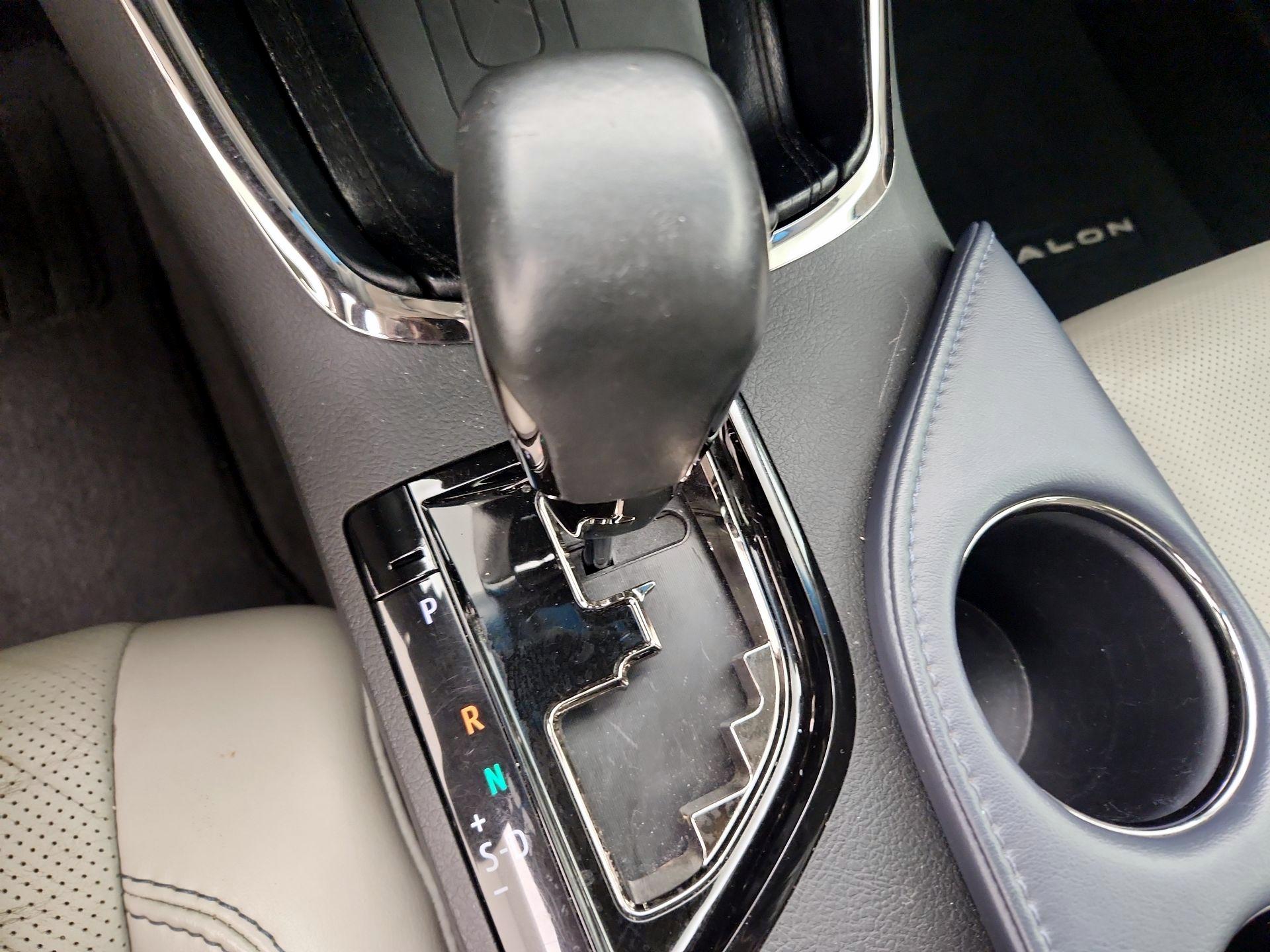 Thumbnail: 2015 Toyota Avalon - 17