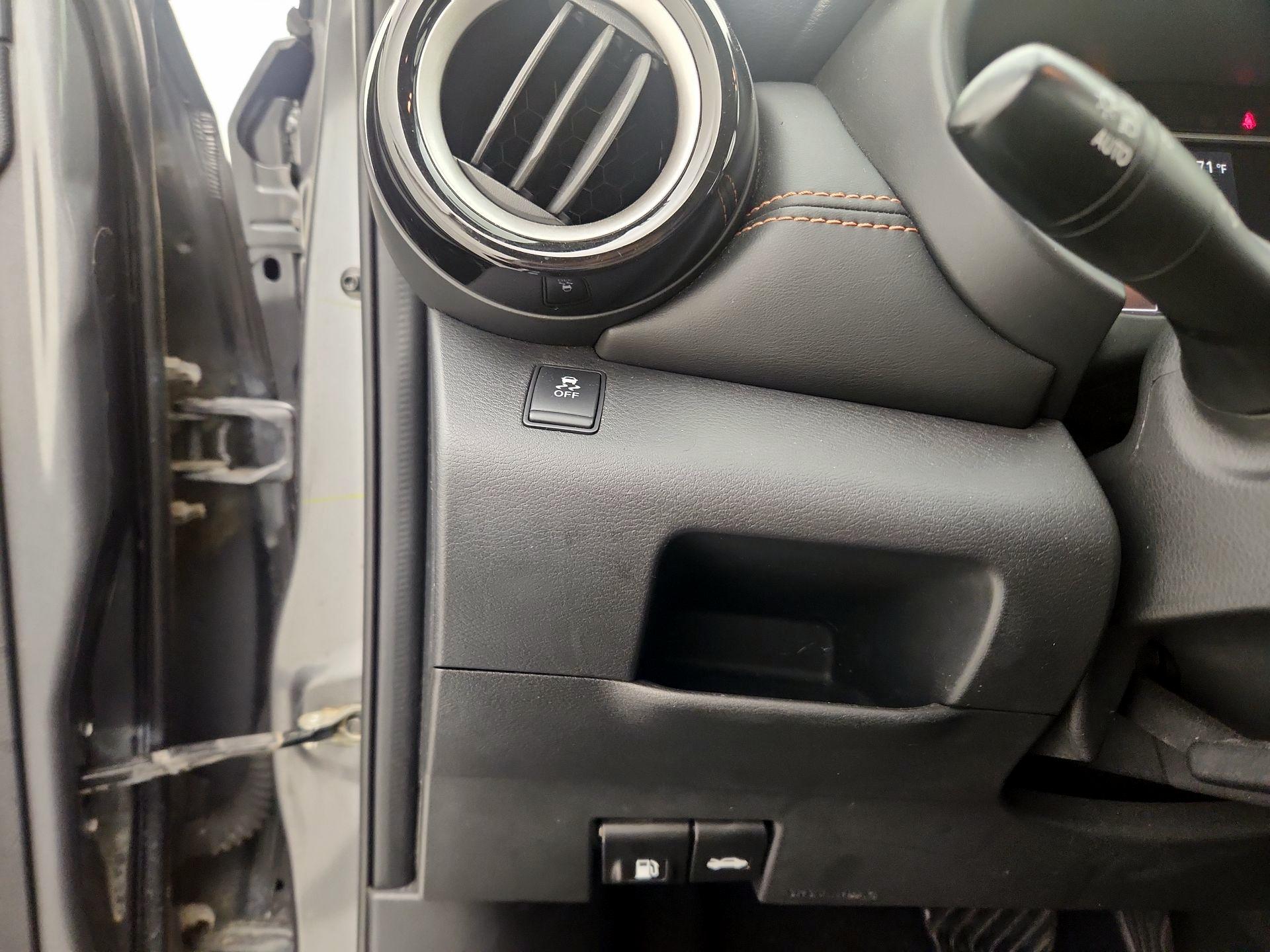 Thumbnail: 2018 Nissan Kicks - 13