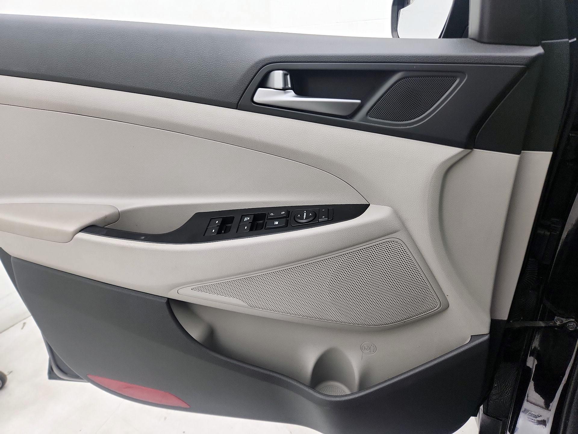 Thumbnail: 2017 Hyundai Tucson - 12