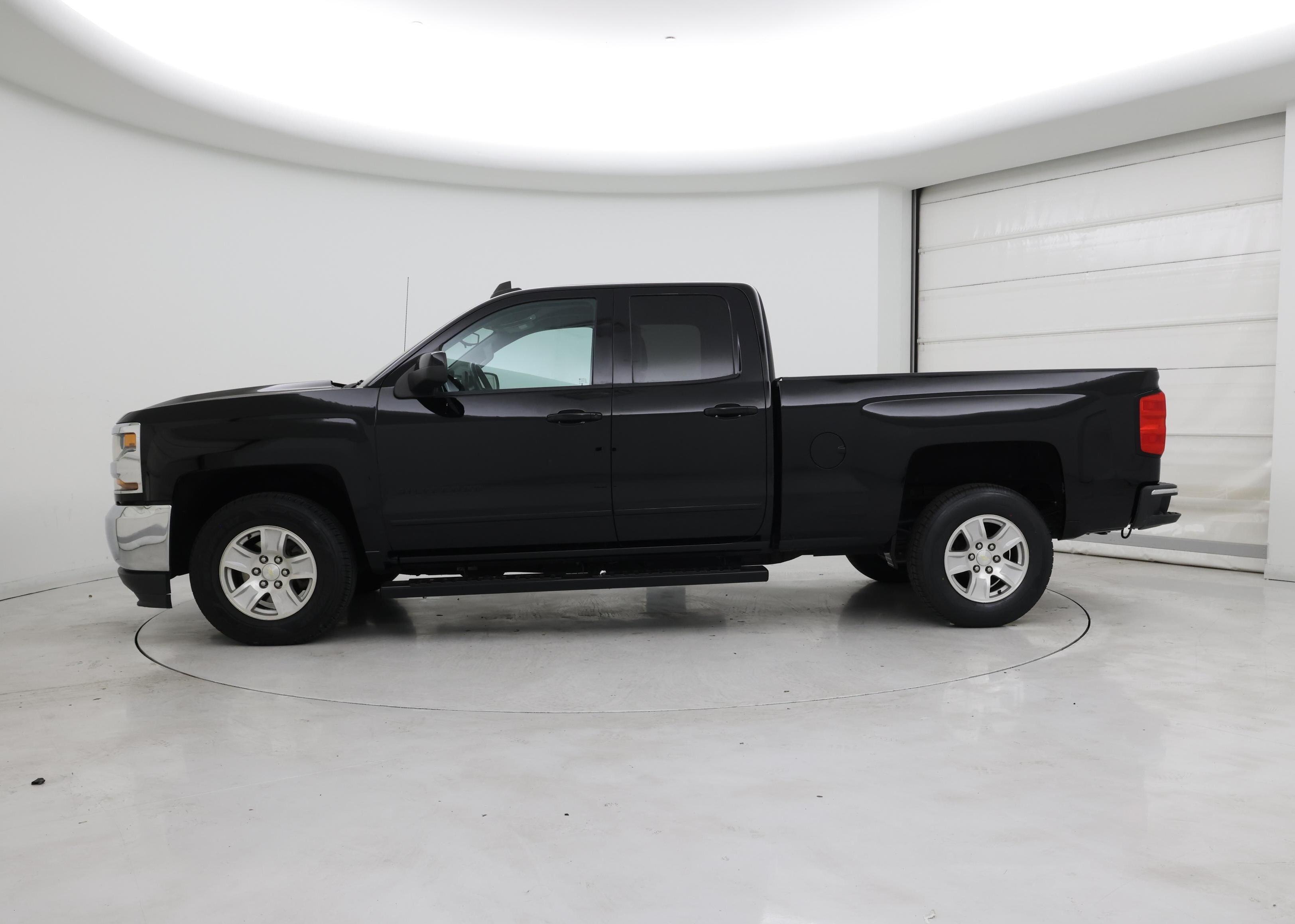 Thumbnail: 2018 Chevrolet Silverado 1500 - 3