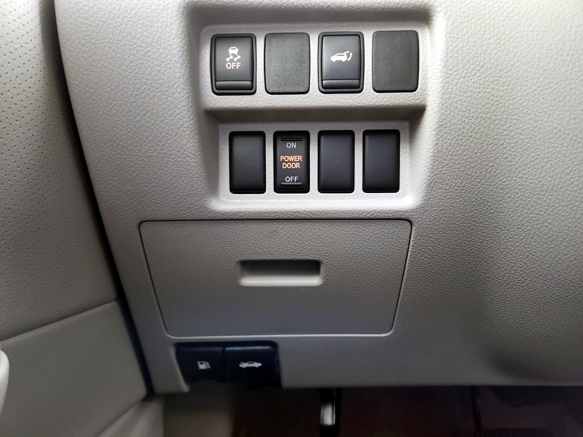 Thumbnail: 2016 Nissan Quest - 13