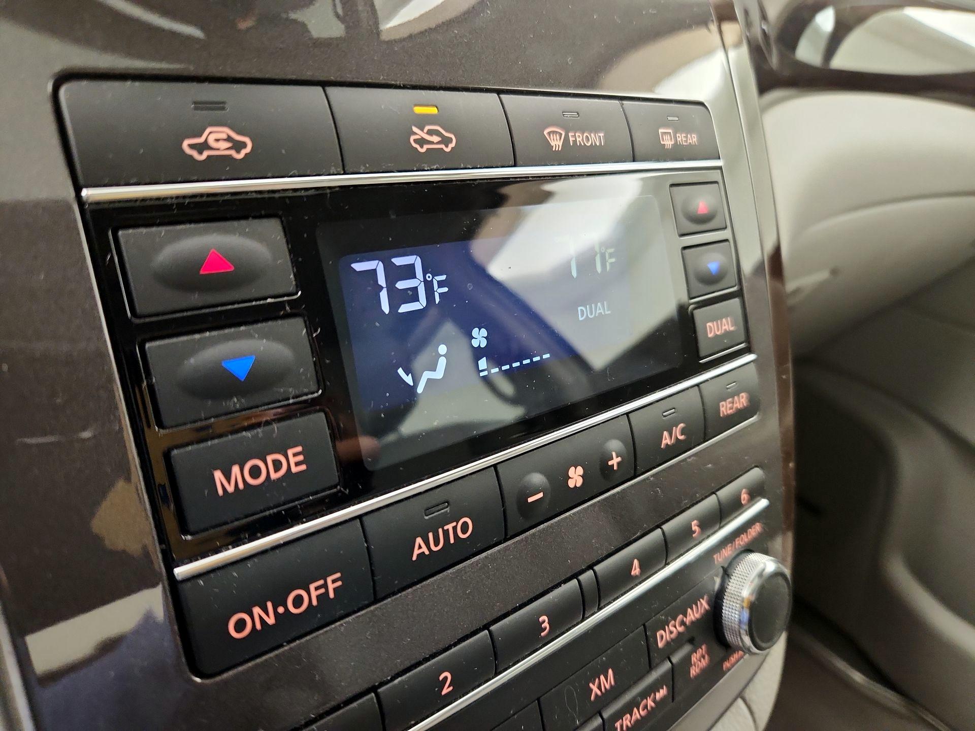 Thumbnail: 2016 Nissan Quest - 16
