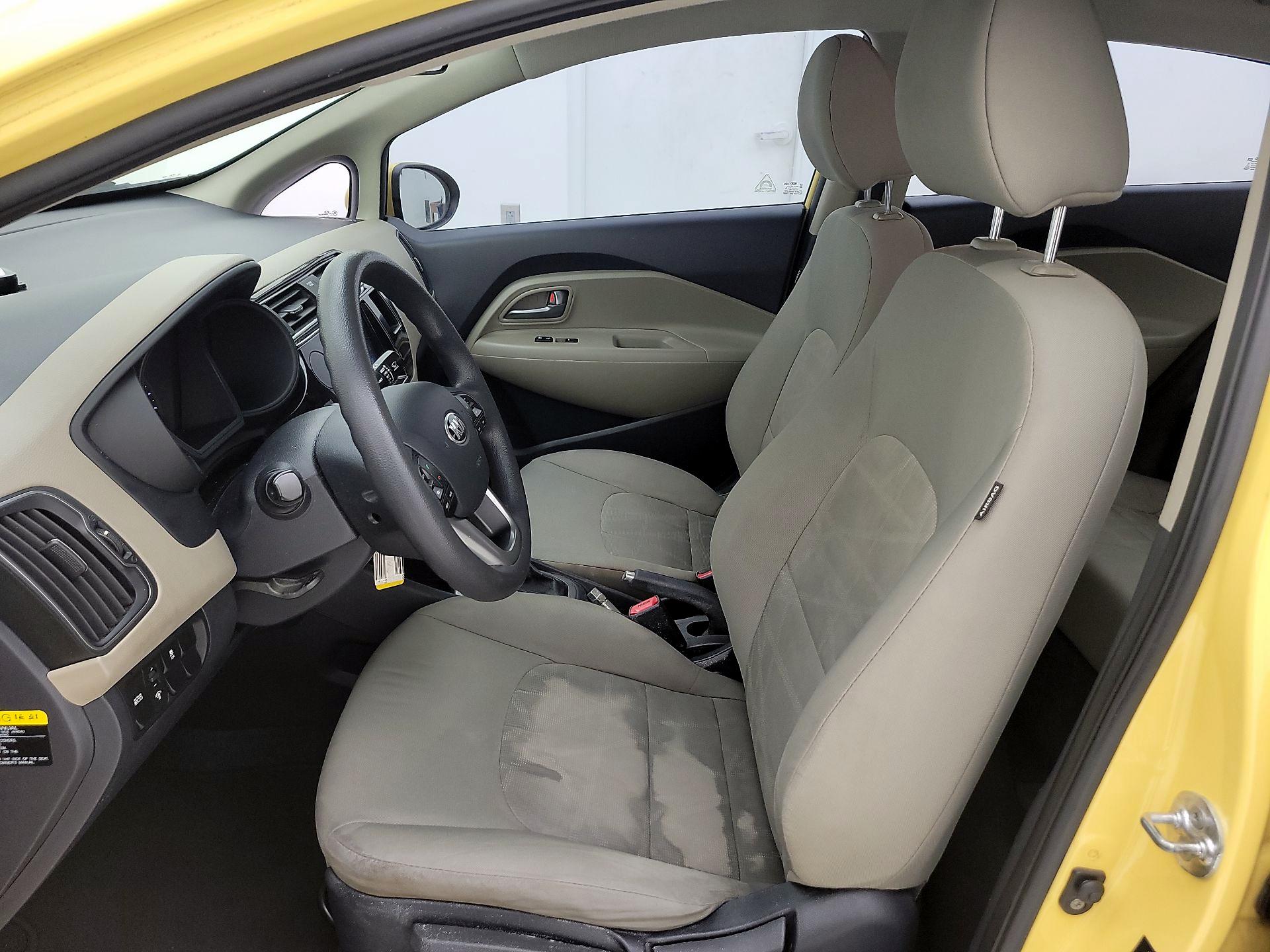 Thumbnail: 2016 Kia Rio - 11