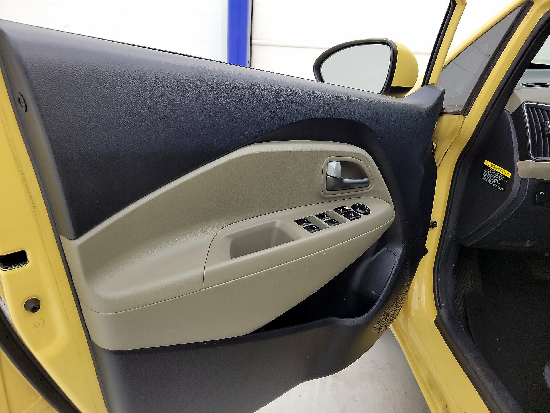 Thumbnail: 2016 Kia Rio - 12