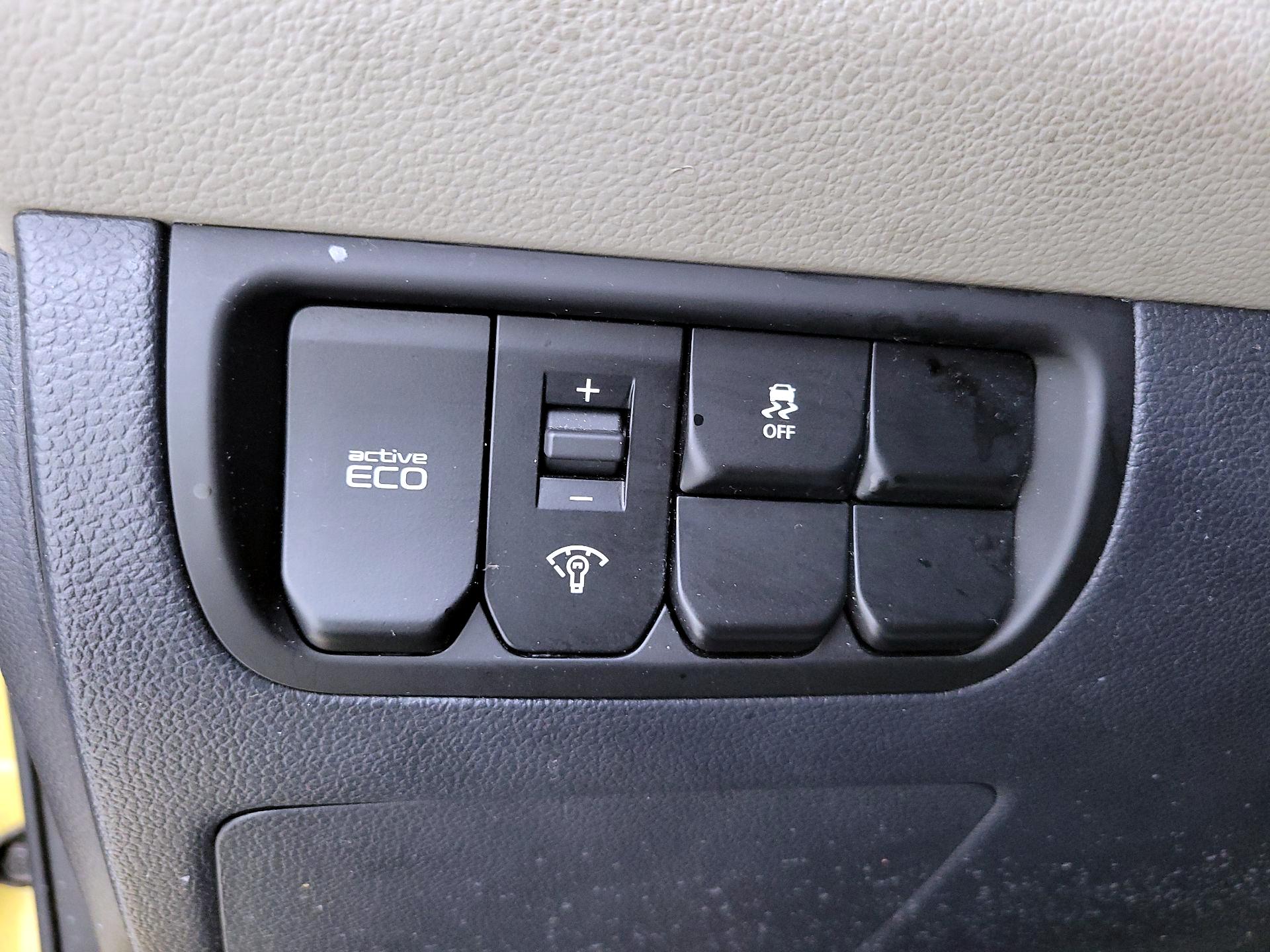 Thumbnail: 2016 Kia Rio - 13