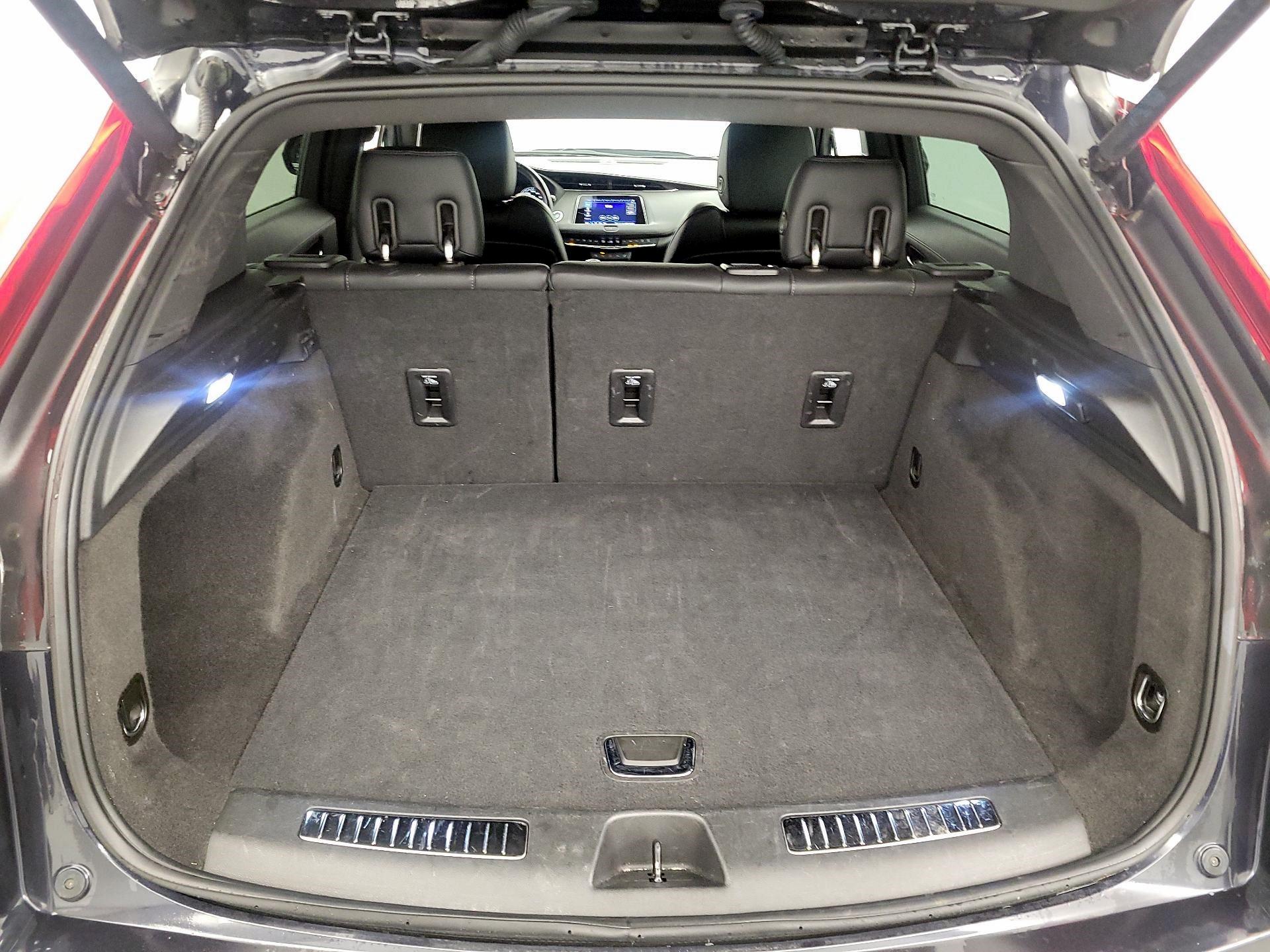 Thumbnail: 2023 Cadillac XT4 - 16