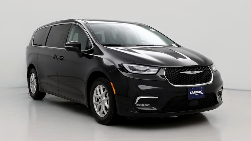 2023 Chrysler Pacifica Touring L Hero Image