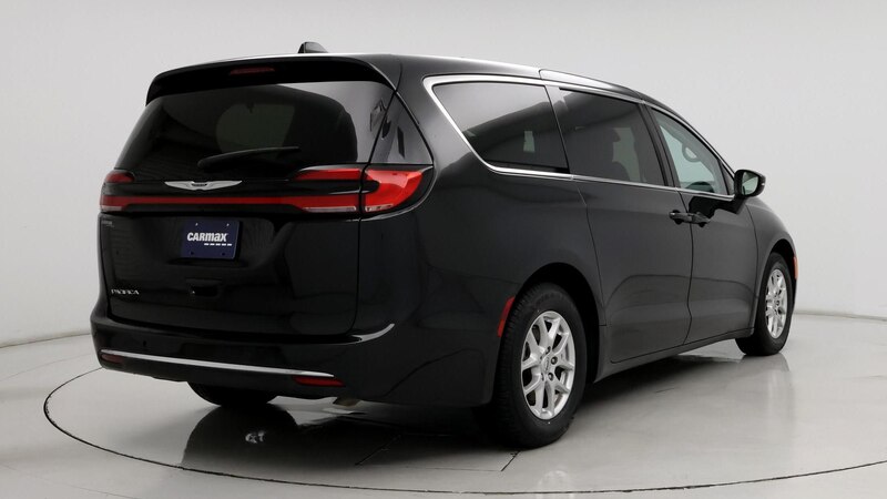 2023 Chrysler Pacifica Touring L 8