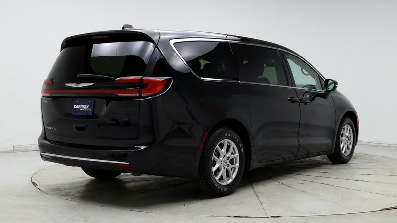 2023 Chrysler Pacifica Touring L 8