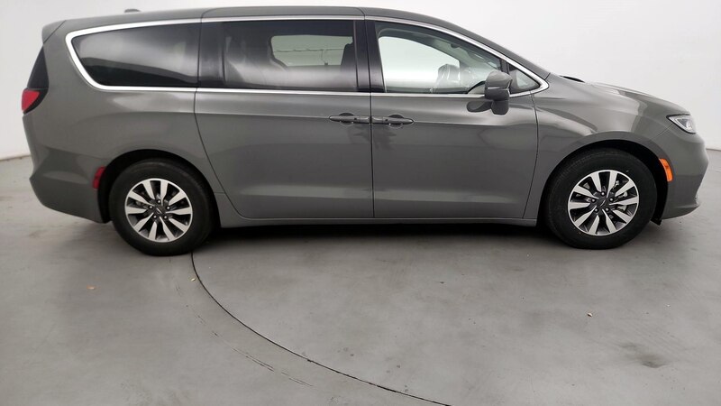 2022 Chrysler Pacifica Hybrid Touring L 4