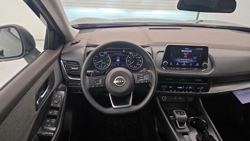 2023 Nissan Rogue SV 10