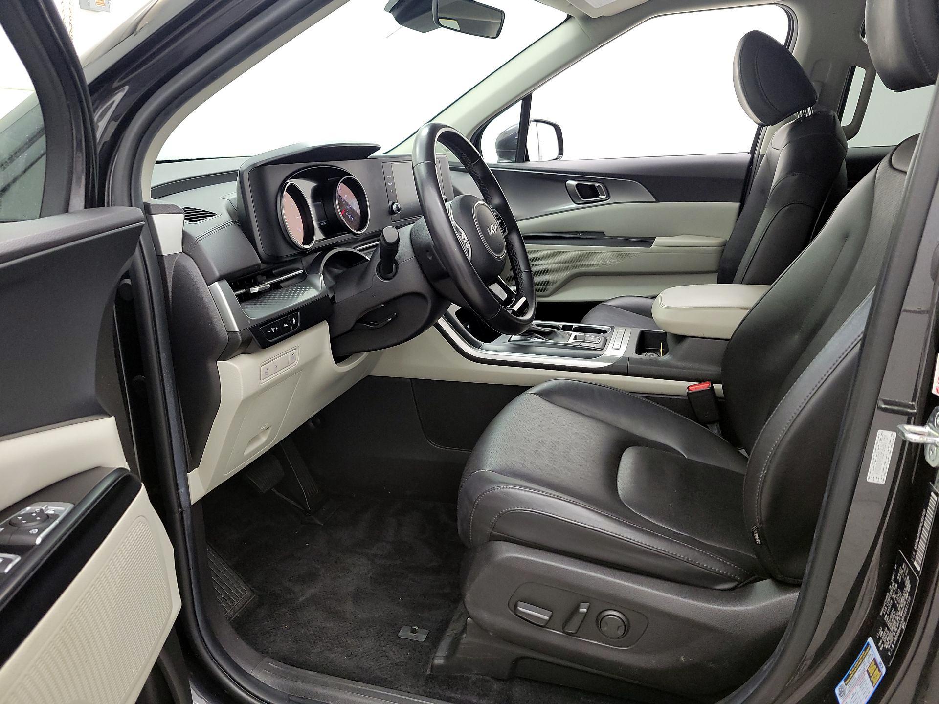 Thumbnail: 2023 Kia Carnival - 11