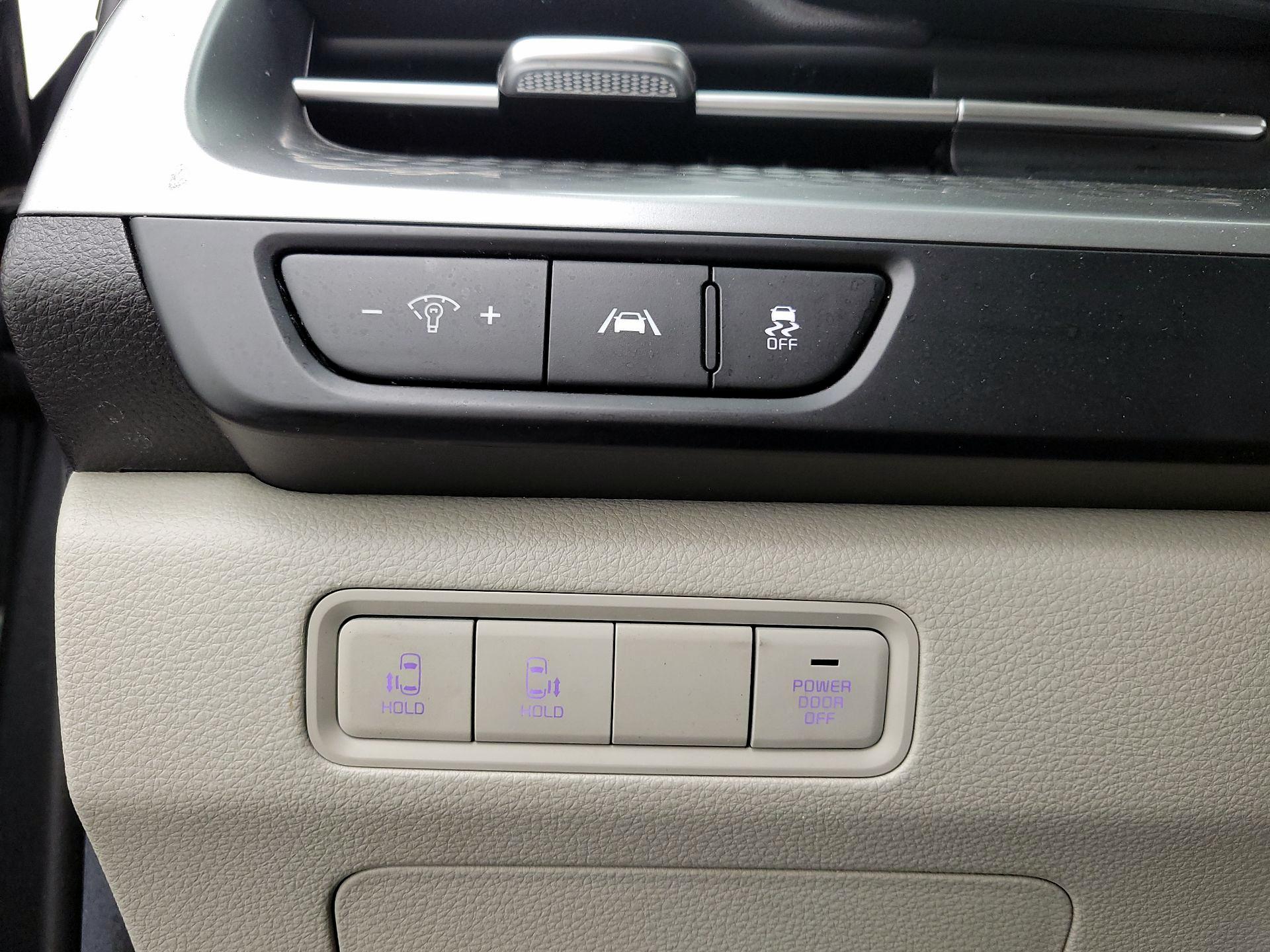 Thumbnail: 2023 Kia Carnival - 13