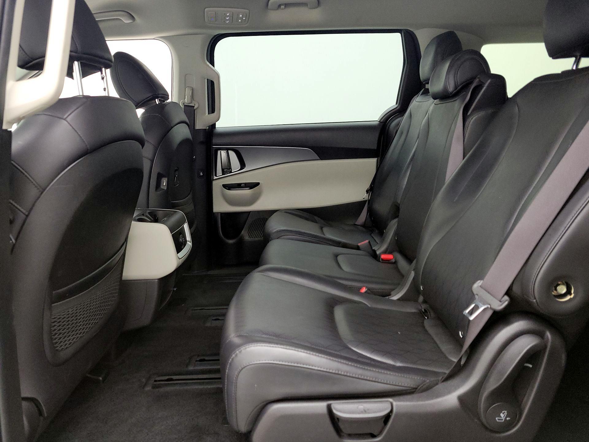 Thumbnail: 2023 Kia Carnival - 18