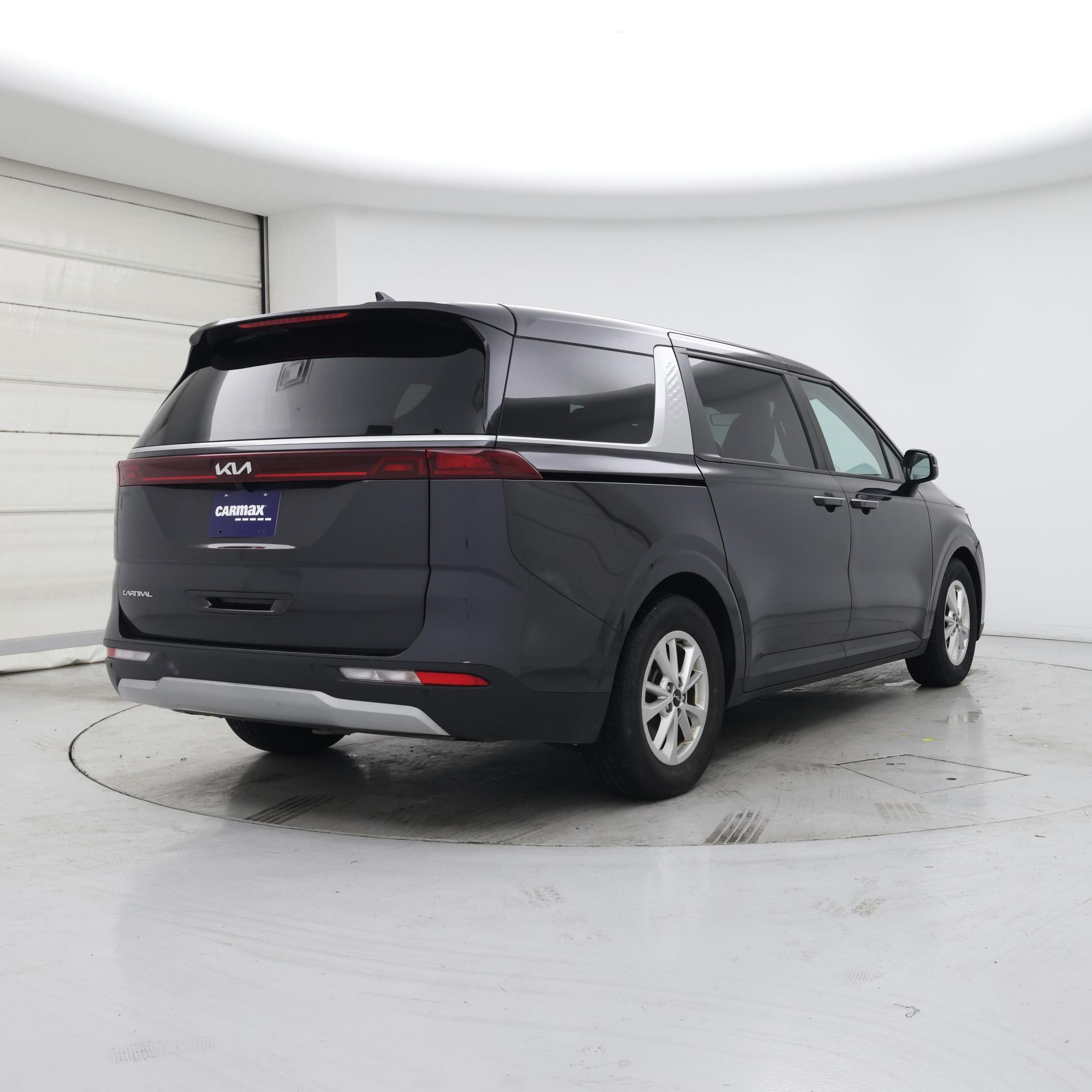 Thumbnail: 2023 Kia Carnival - 8