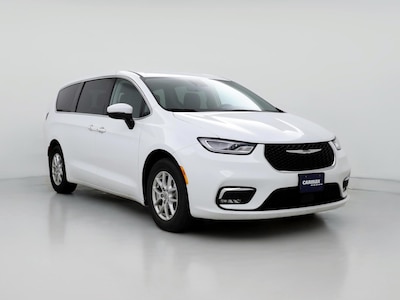 2023 Chrysler Pacifica Touring L -
                Boston, MA